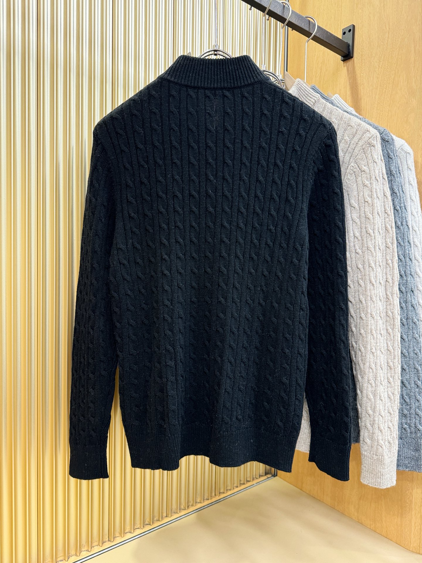 Loro Piana诺悠翩雅 2025秋冬新款羊绒毛衣，顶级羊绒面料，logo图案设计，胸前logo设计