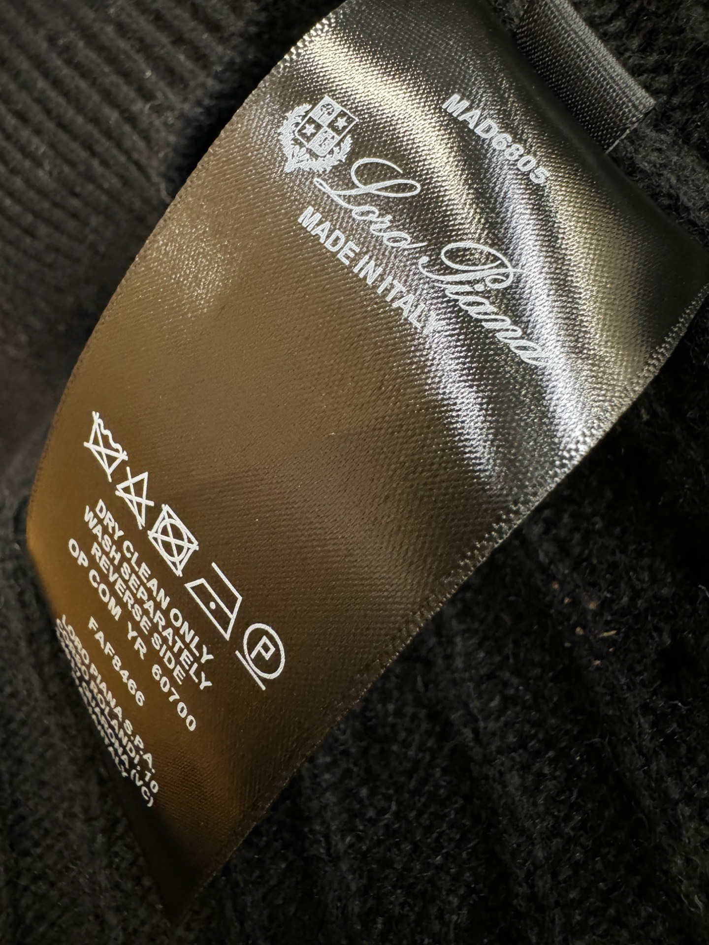 Loro Piana诺悠翩雅 2025秋冬新款羊绒毛衣，顶级羊绒面料，logo图案设计，胸前logo设计