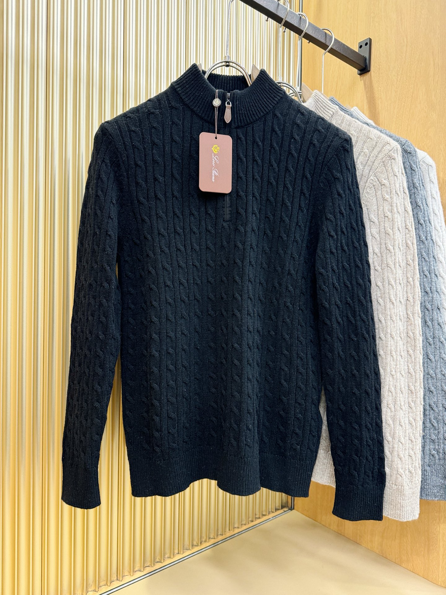 Loro Piana诺悠翩雅 2025秋冬新款羊绒毛衣，顶级羊绒面料，logo图案设计，胸前logo设计