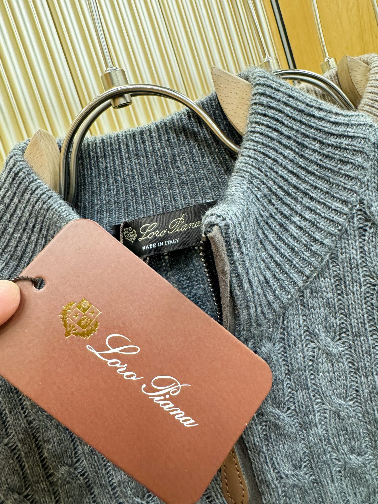 Loro Piana诺悠翩雅 2025秋冬新款羊绒毛衣，顶级羊绒面料，logo图案设计，胸前logo设计