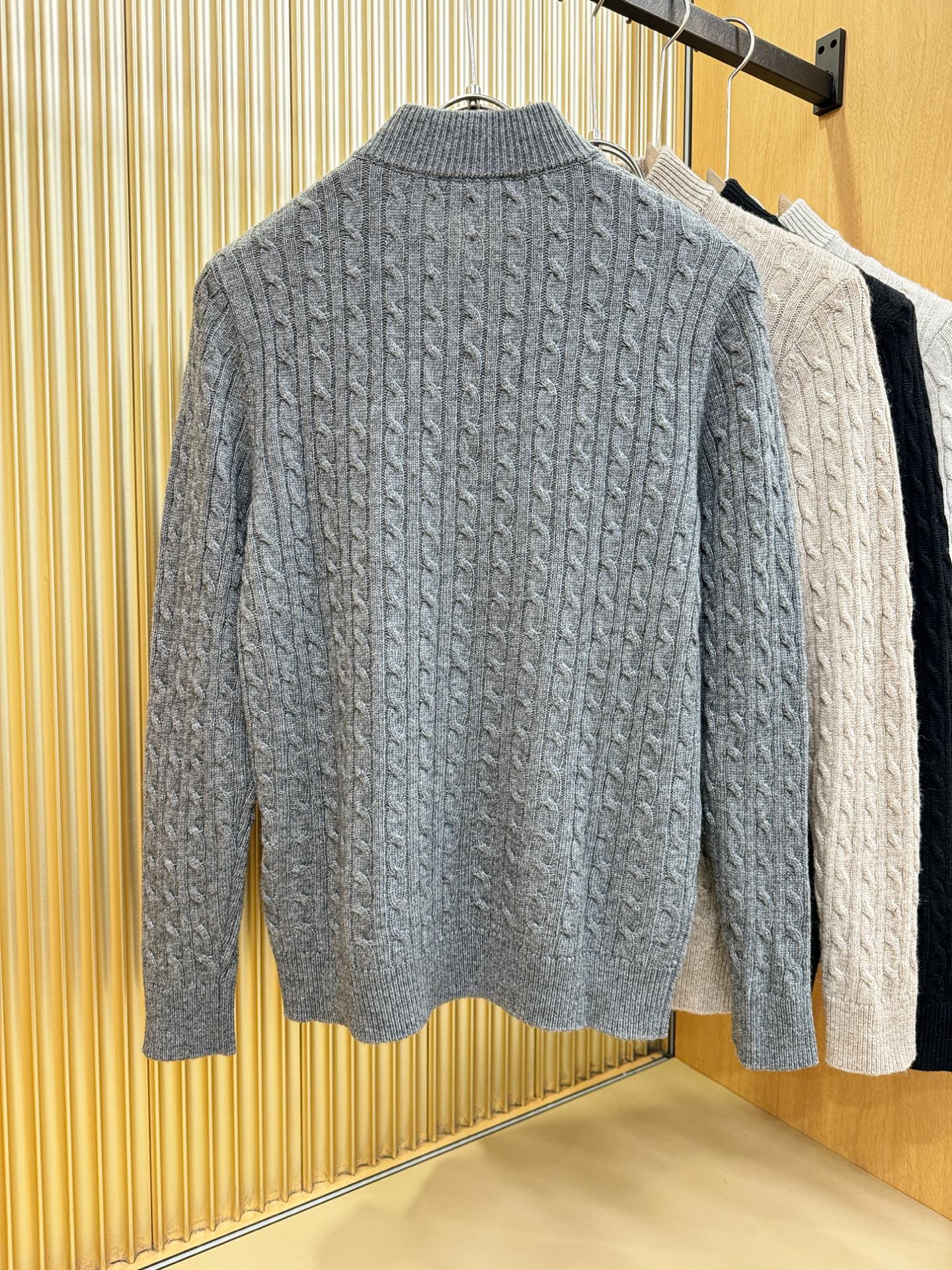 Loro Piana诺悠翩雅 2025秋冬新款羊绒毛衣，顶级羊绒面料，logo图案设计，胸前logo设计