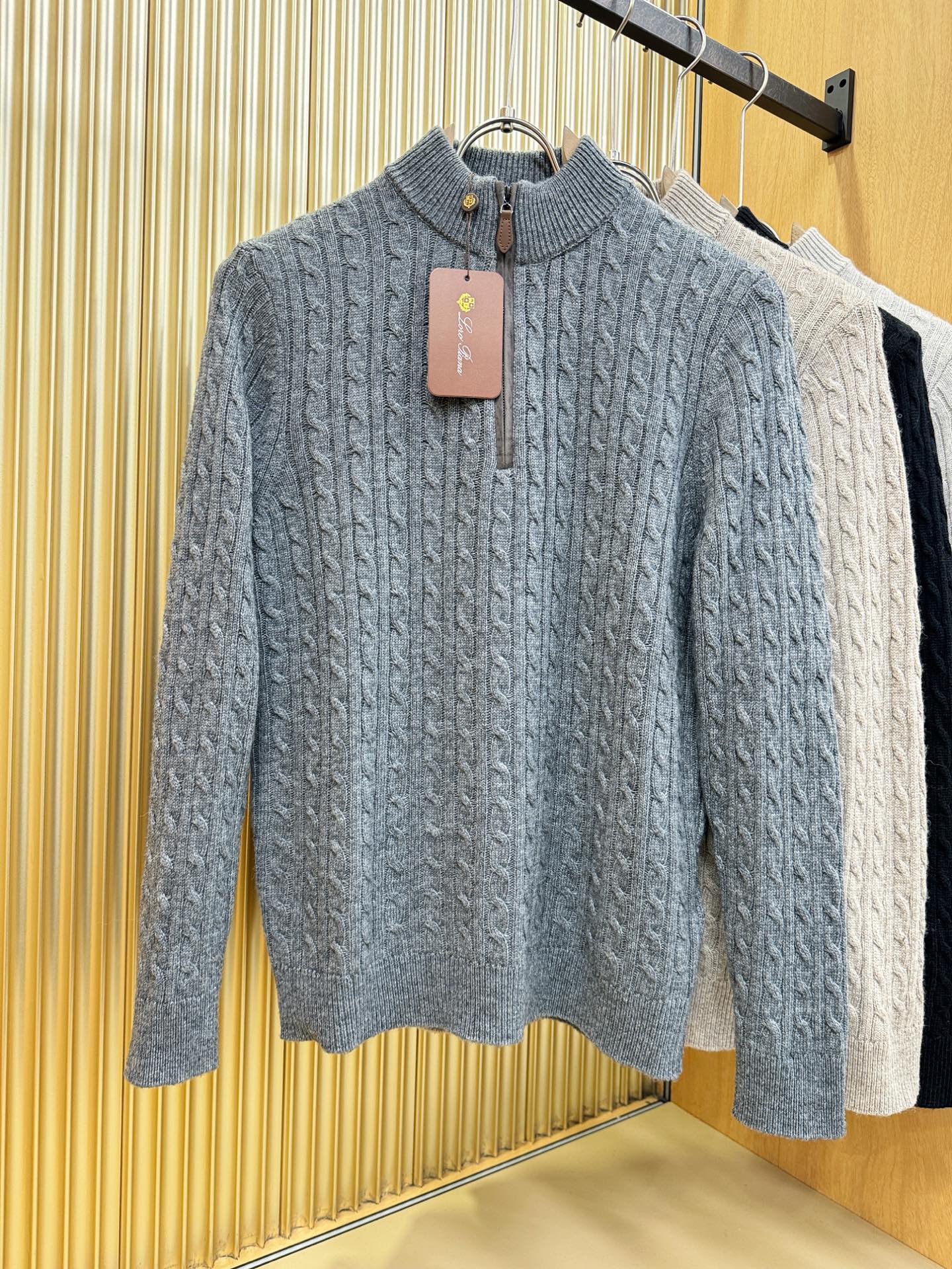 Loro Piana诺悠翩雅 2025秋冬新款羊绒毛衣，顶级羊绒面料，logo图案设计，胸前logo设计