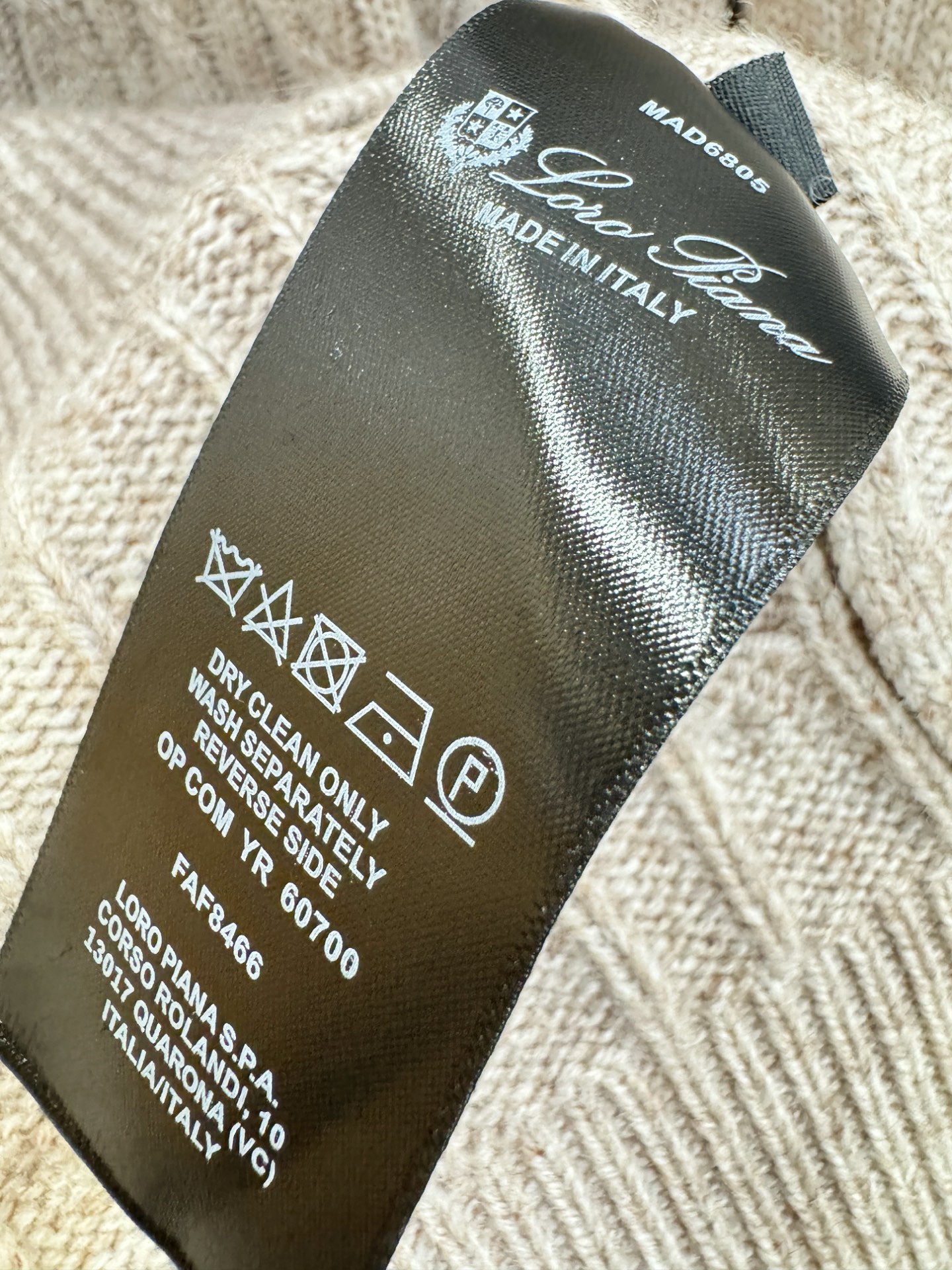 Loro Piana诺悠翩雅 2025秋冬新款羊绒毛衣，顶级羊绒面料，logo图案设计，胸前logo设计