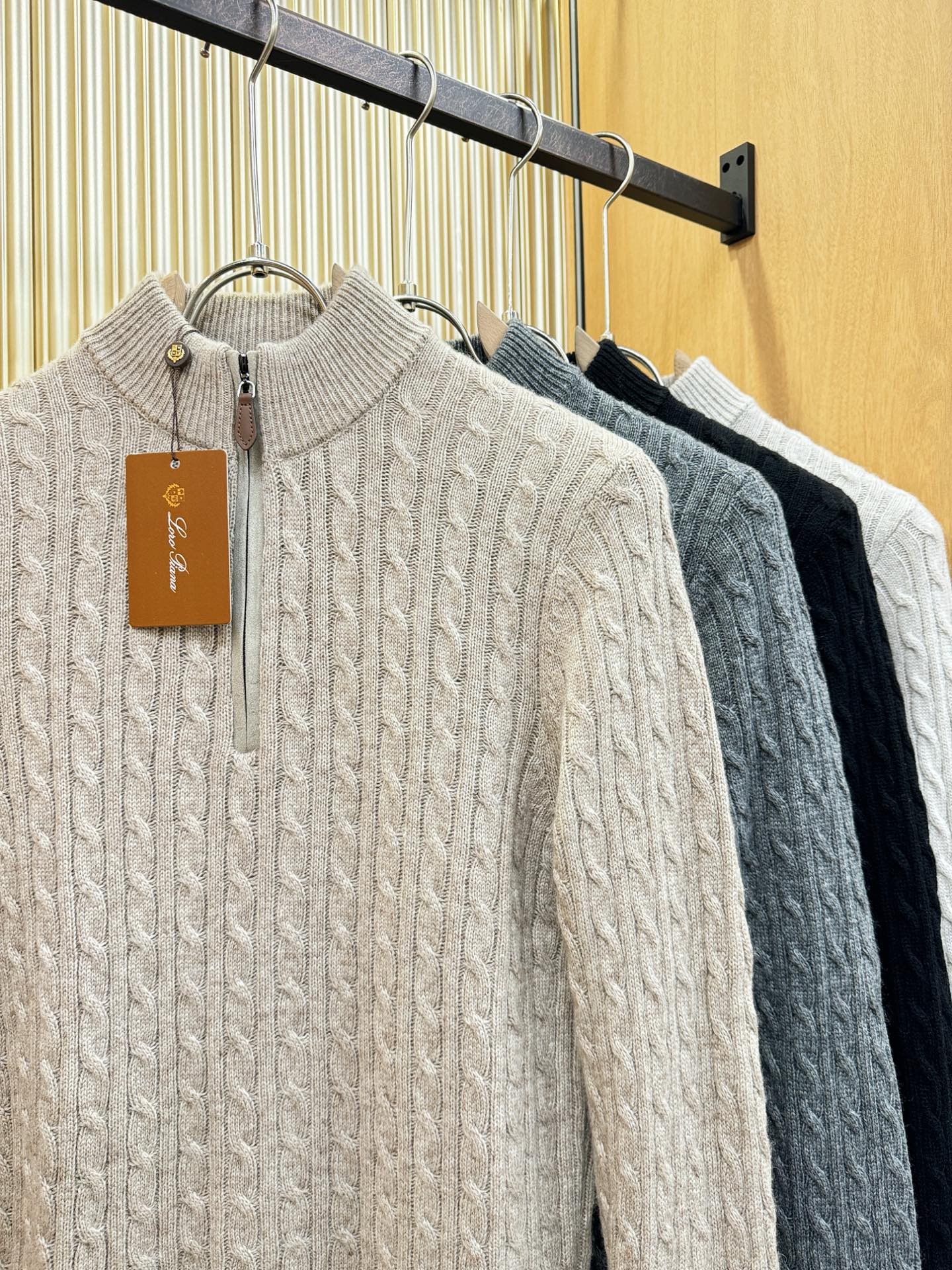 Loro Piana诺悠翩雅 2025秋冬新款羊绒毛衣，顶级羊绒面料，logo图案设计，胸前logo设计