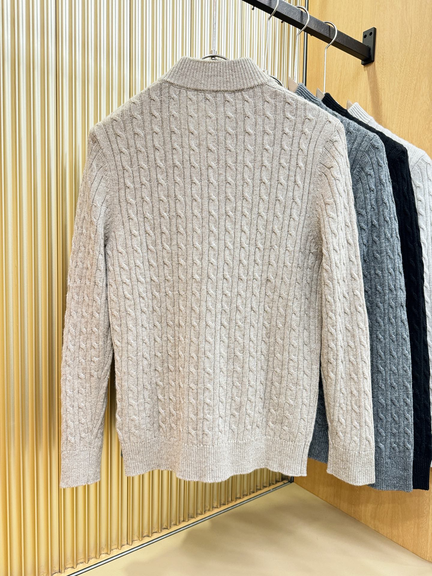 Loro Piana诺悠翩雅 2025秋冬新款羊绒毛衣，顶级羊绒面料，logo图案设计，胸前logo设计