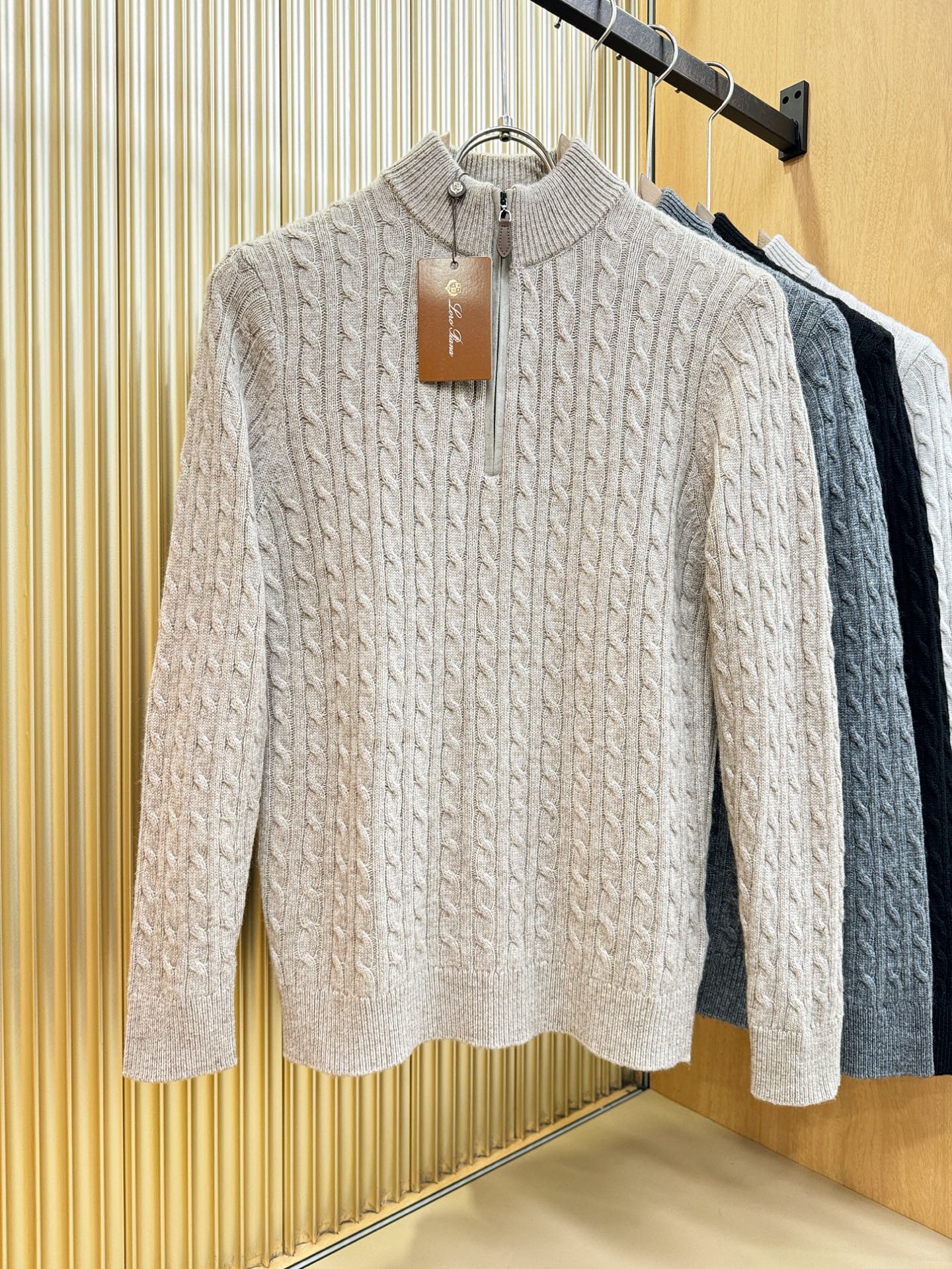 Loro Piana诺悠翩雅 2025秋冬新款羊绒毛衣，顶级羊绒面料，logo图案设计，胸前logo设计