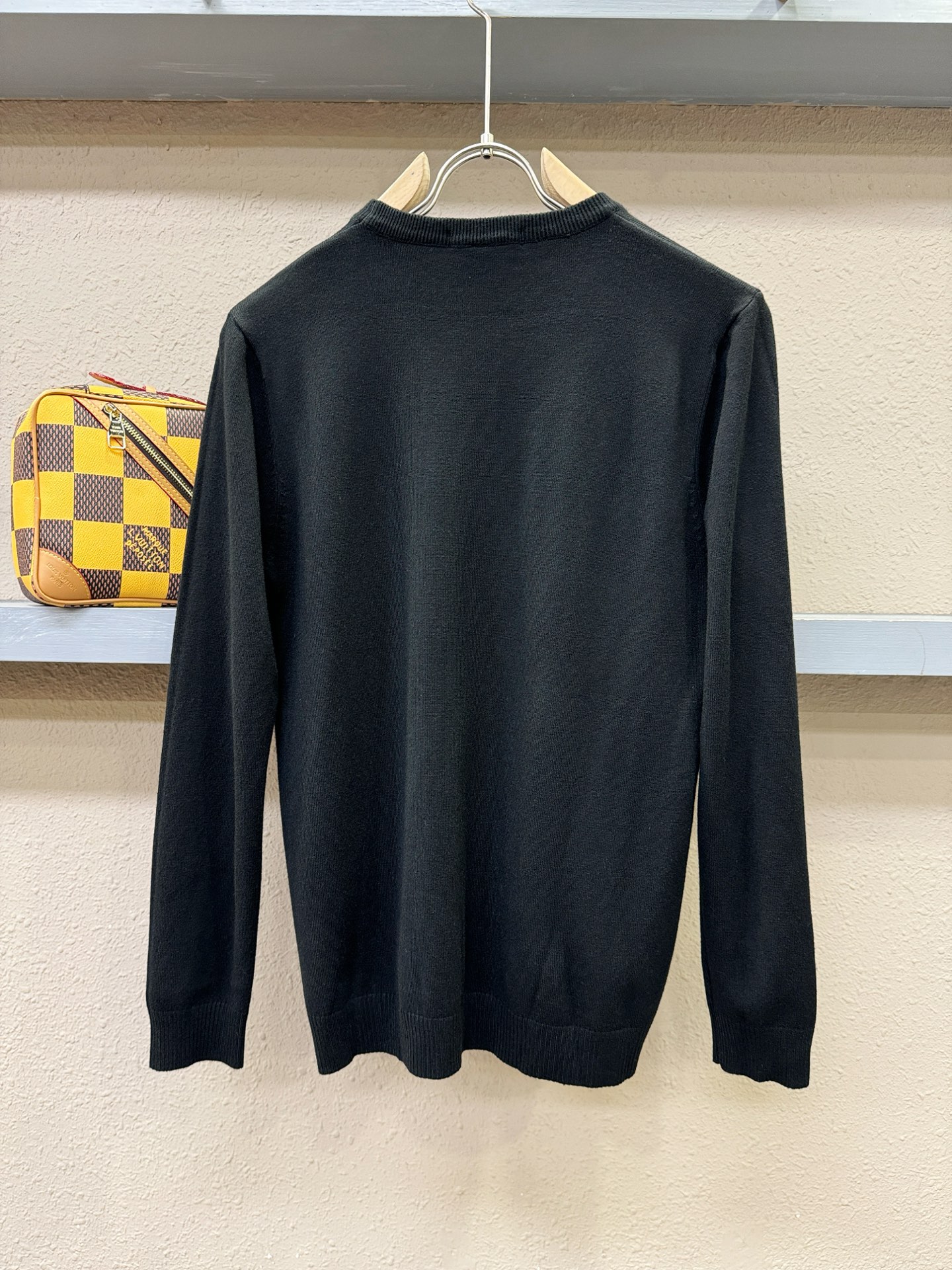 Ferrag *mo菲拉格慕 2025新款毛衣，胸前logo设计！贸易公司渠道稀出，同步官网发售！秋冬系