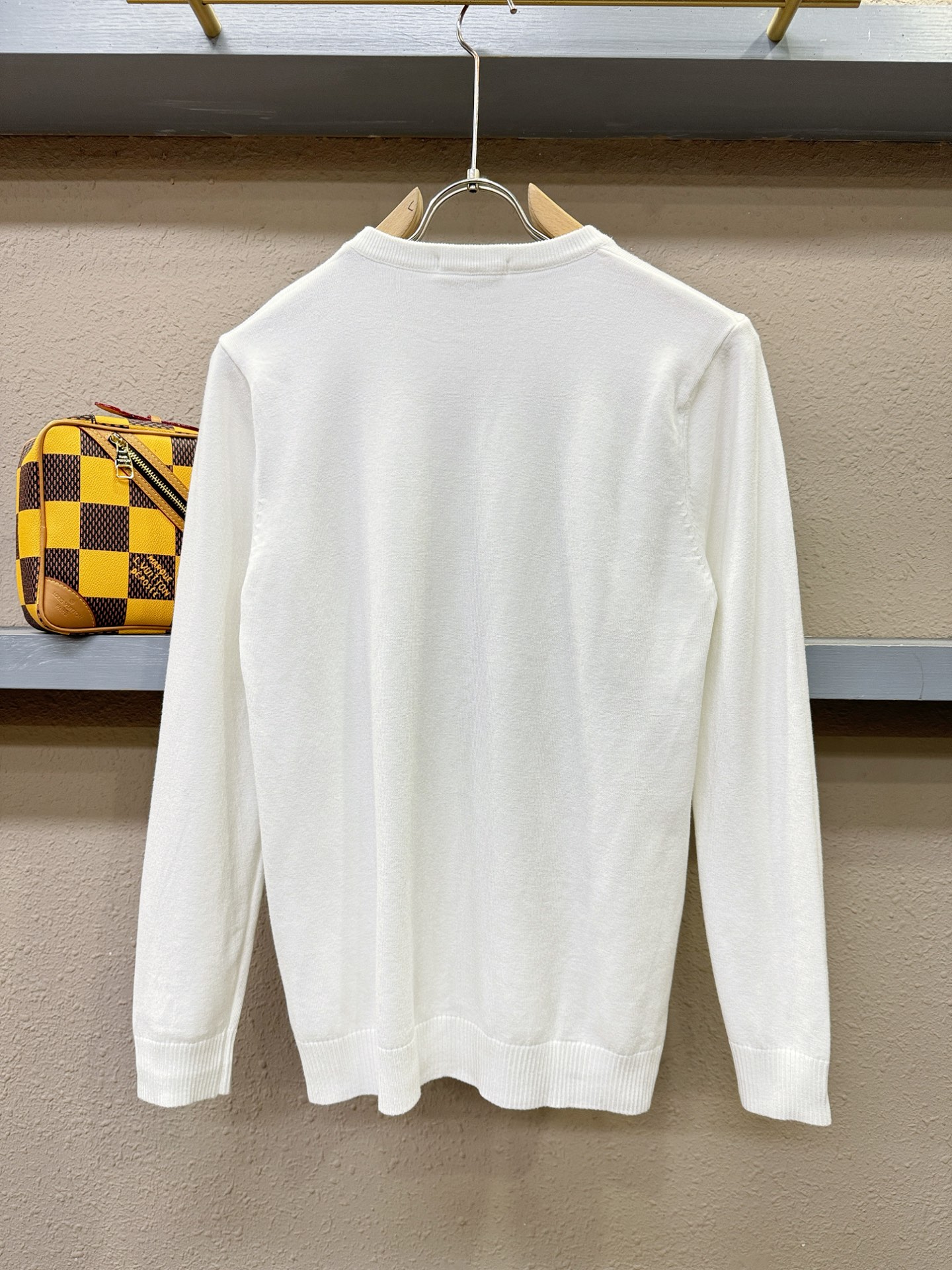 Ferrag *mo菲拉格慕 2025新款毛衣，胸前logo设计！贸易公司渠道稀出，同步官网发售！秋冬系