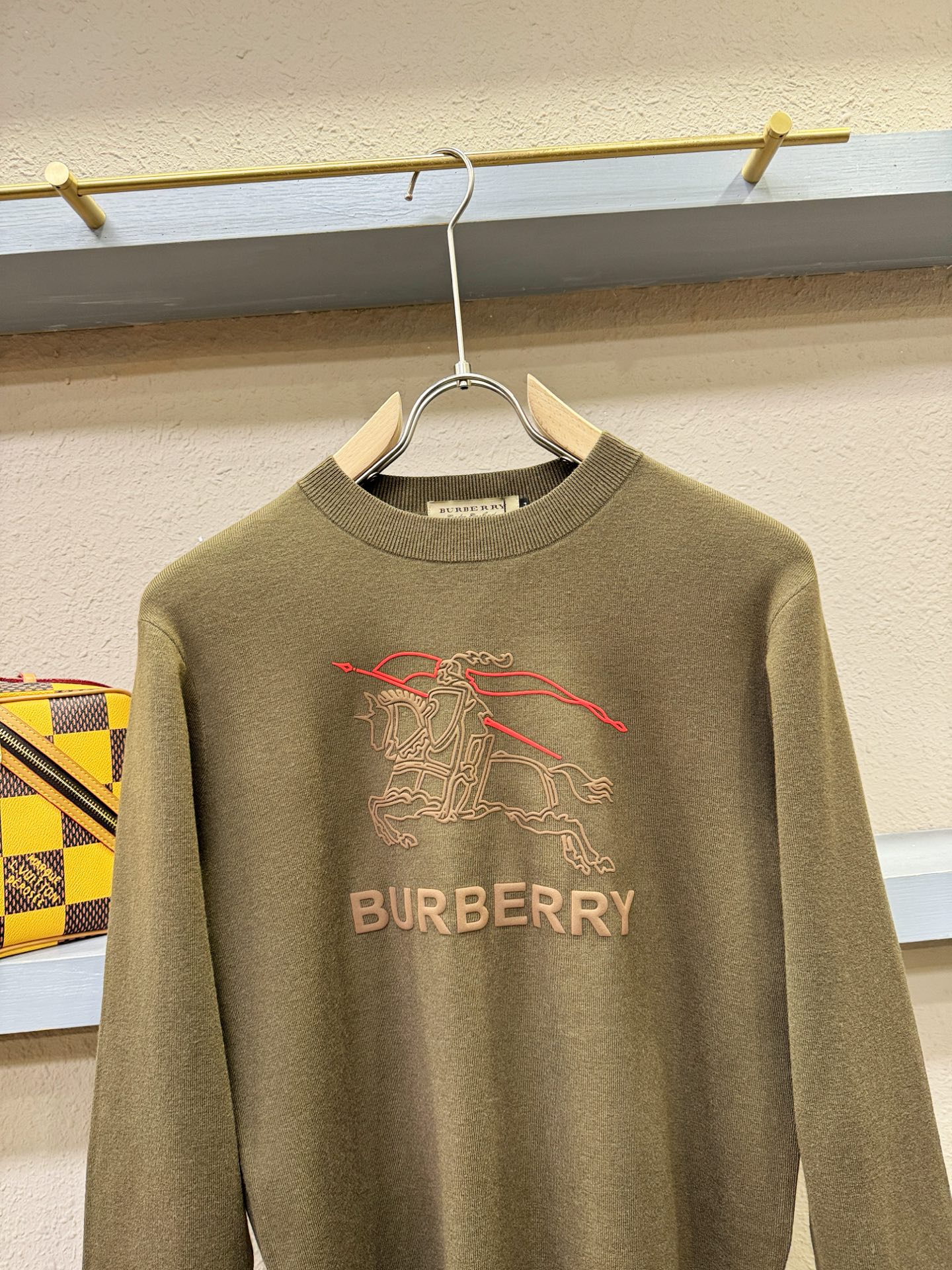 BURBERRY巴宝莉 2025新款毛衣，胸前logo设计！贸易公司渠道稀出，同步官网发售！秋冬系列经典