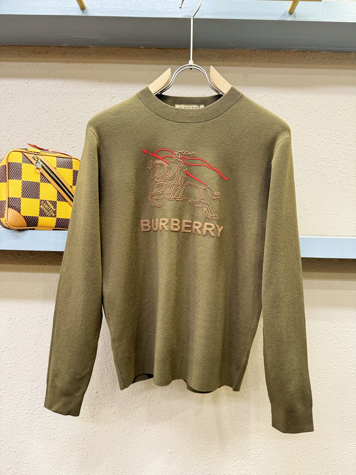 BURBERRY巴宝莉 2025新款毛衣，胸前logo设计！贸易公司渠道稀出，同步官网发售！秋冬系列经典