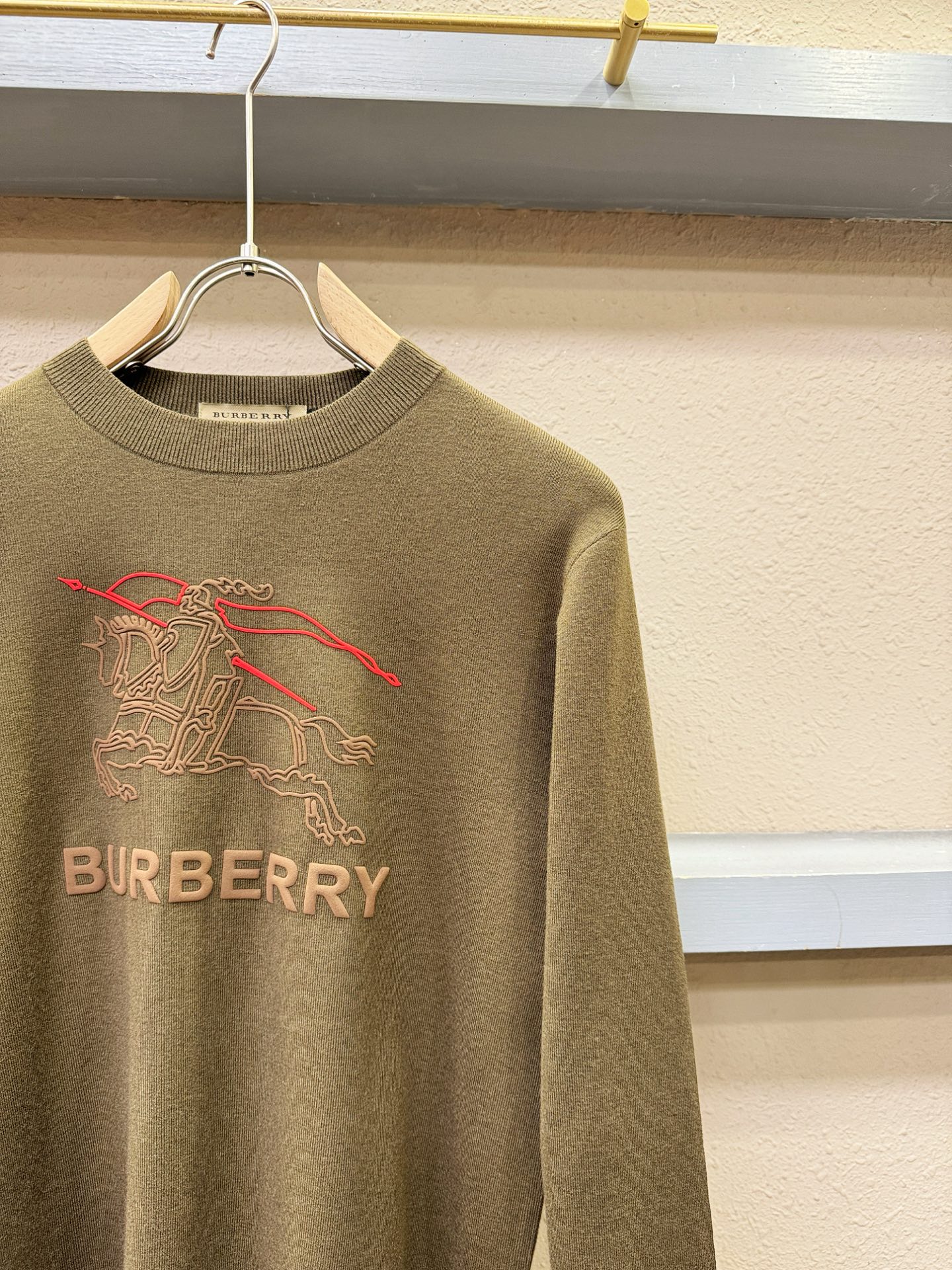 BURBERRY巴宝莉 2025新款毛衣，胸前logo设计！贸易公司渠道稀出，同步官网发售！秋冬系列经典