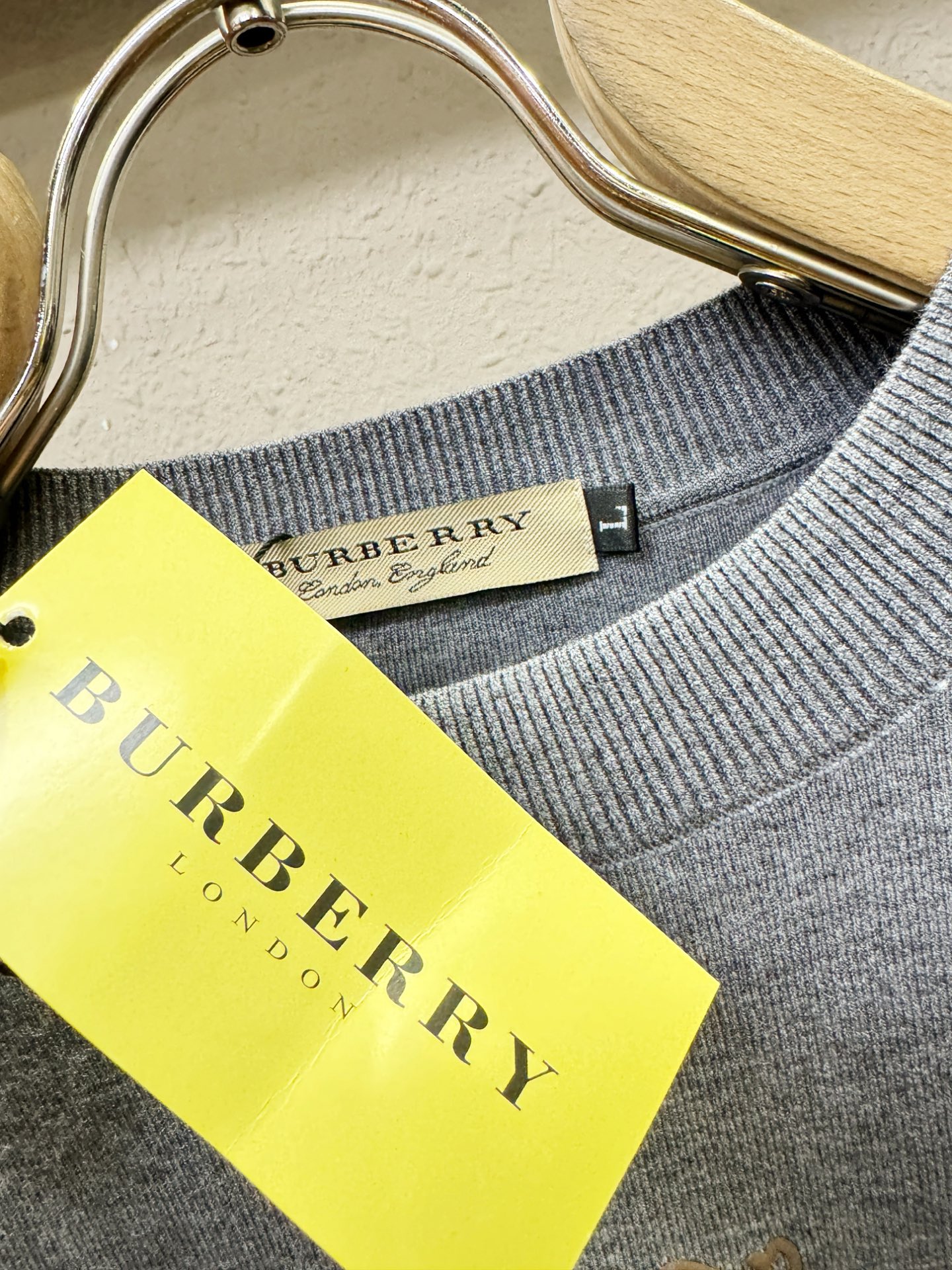 BURBERRY巴宝莉 2025新款毛衣，胸前logo设计！贸易公司渠道稀出，同步官网发售！秋冬系列经典