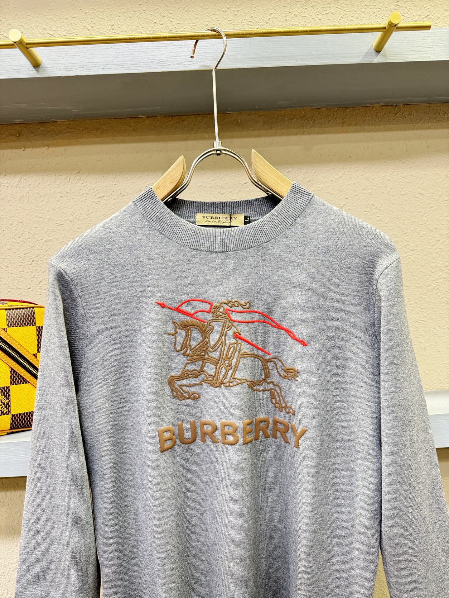 BURBERRY巴宝莉 2025新款毛衣，胸前logo设计！贸易公司渠道稀出，同步官网发售！秋冬系列经典