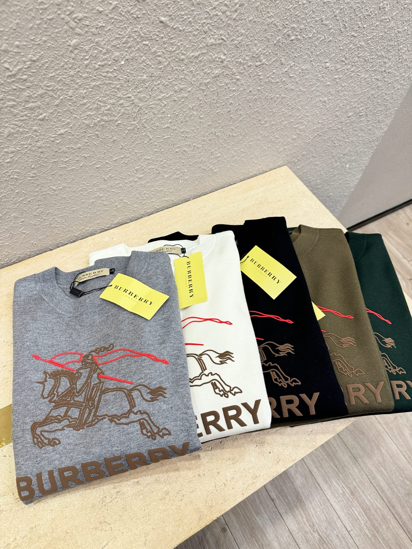 BURBERRY巴宝莉 2025新款毛衣，胸前logo设计！贸易公司渠道稀出，同步官网发售！秋冬系列经典