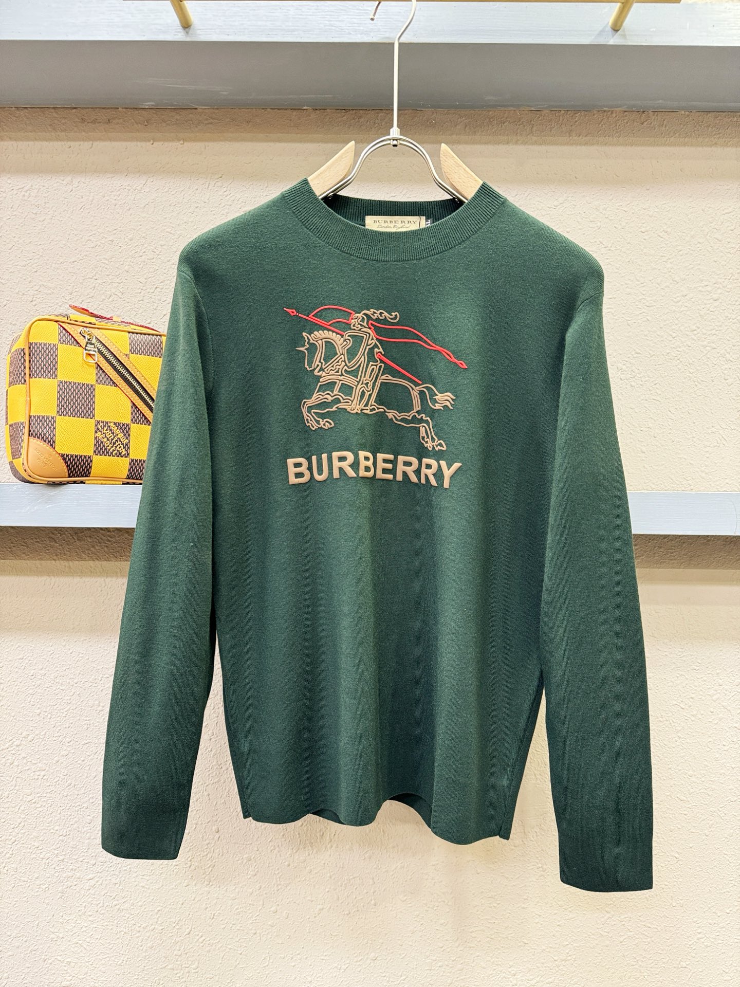 BURBERRY巴宝莉 2025新款毛衣，胸前logo设计！贸易公司渠道稀出，同步官网发售！秋冬系列经典