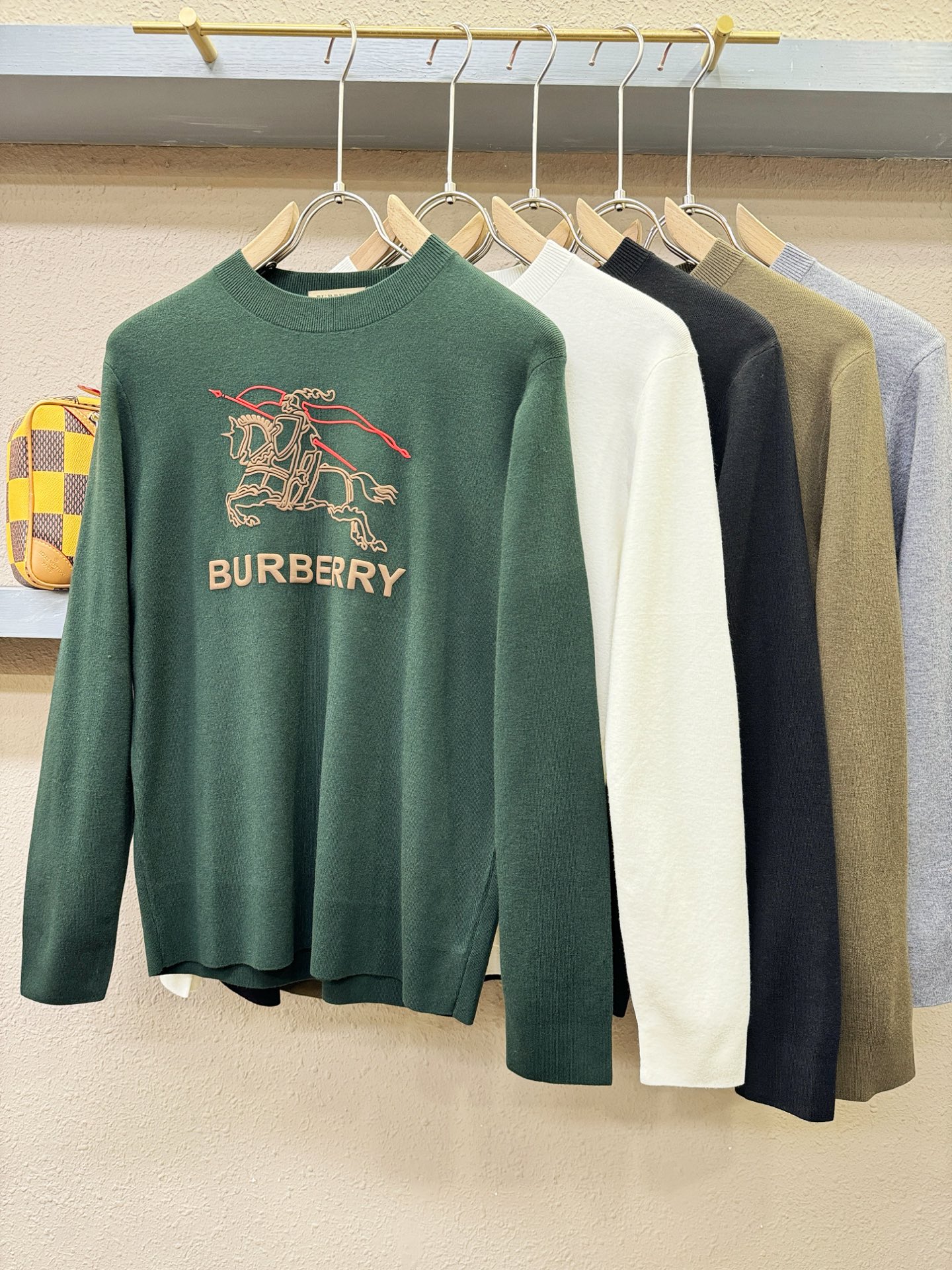 BURBERRY巴宝莉 2025新款毛衣，胸前logo设计！贸易公司渠道稀出，同步官网发售！秋冬系列经典