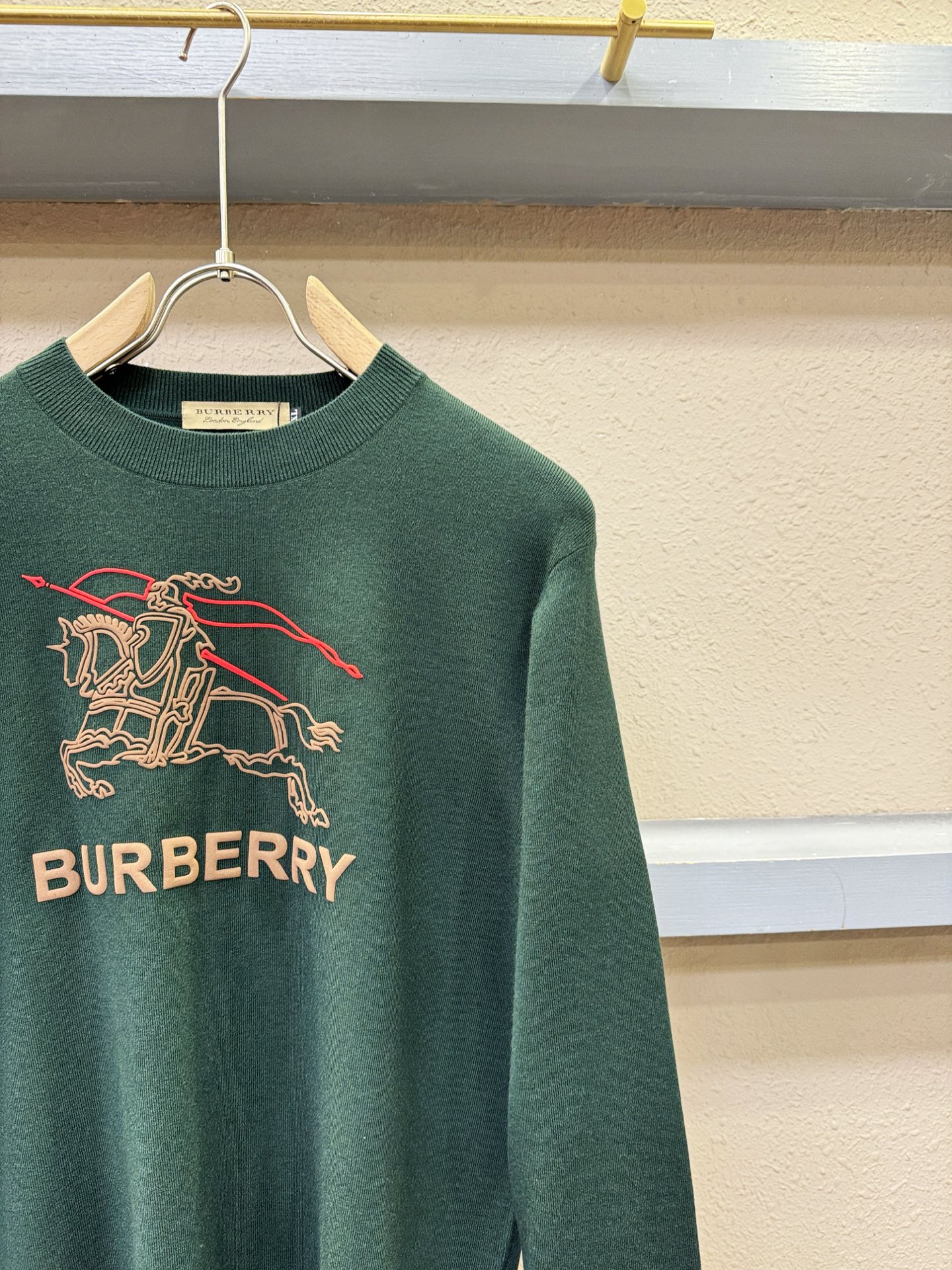 BURBERRY巴宝莉 2025新款毛衣，胸前logo设计！贸易公司渠道稀出，同步官网发售！秋冬系列经典