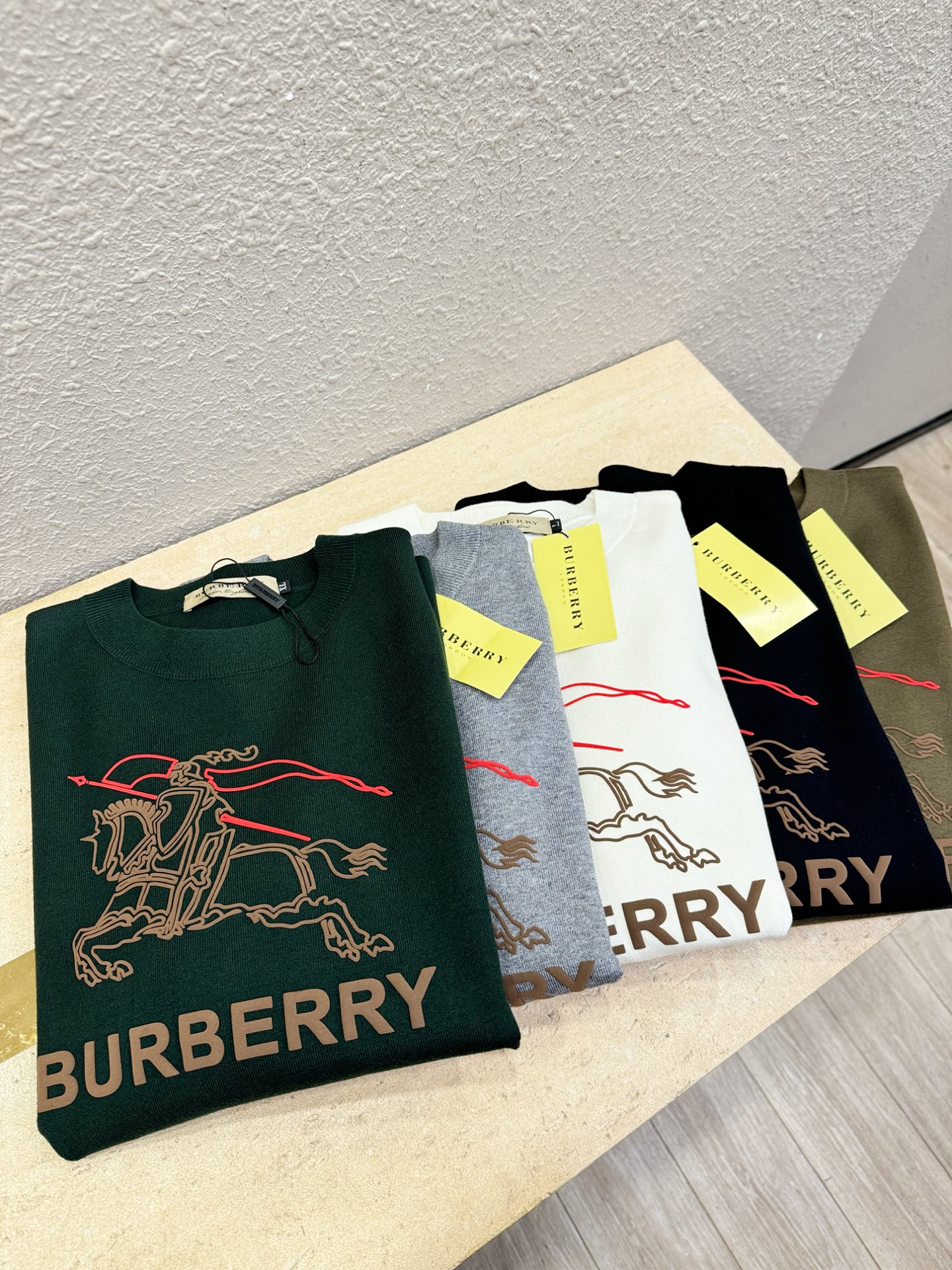 BURBERRY巴宝莉 2025新款毛衣，胸前logo设计！贸易公司渠道稀出，同步官网发售！秋冬系列经典
