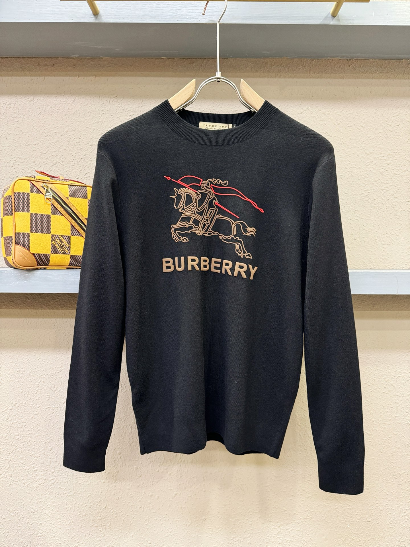 BURBERRY巴宝莉 2025新款毛衣，胸前logo设计！贸易公司渠道稀出，同步官网发售！秋冬系列经典