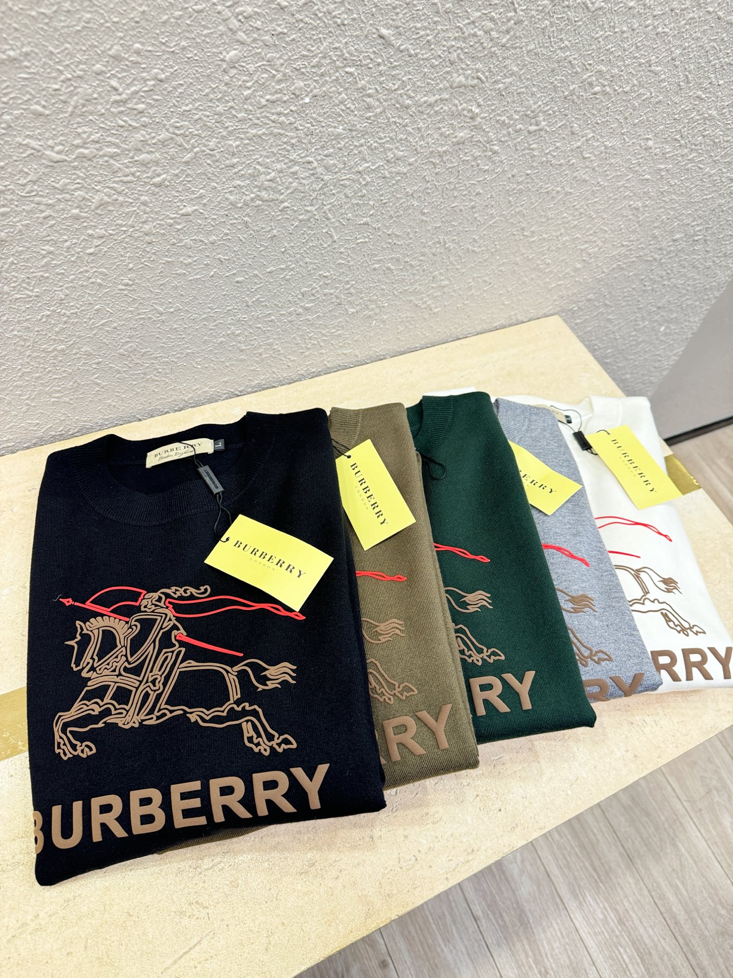 BURBERRY巴宝莉 2025新款毛衣，胸前logo设计！贸易公司渠道稀出，同步官网发售！秋冬系列经典