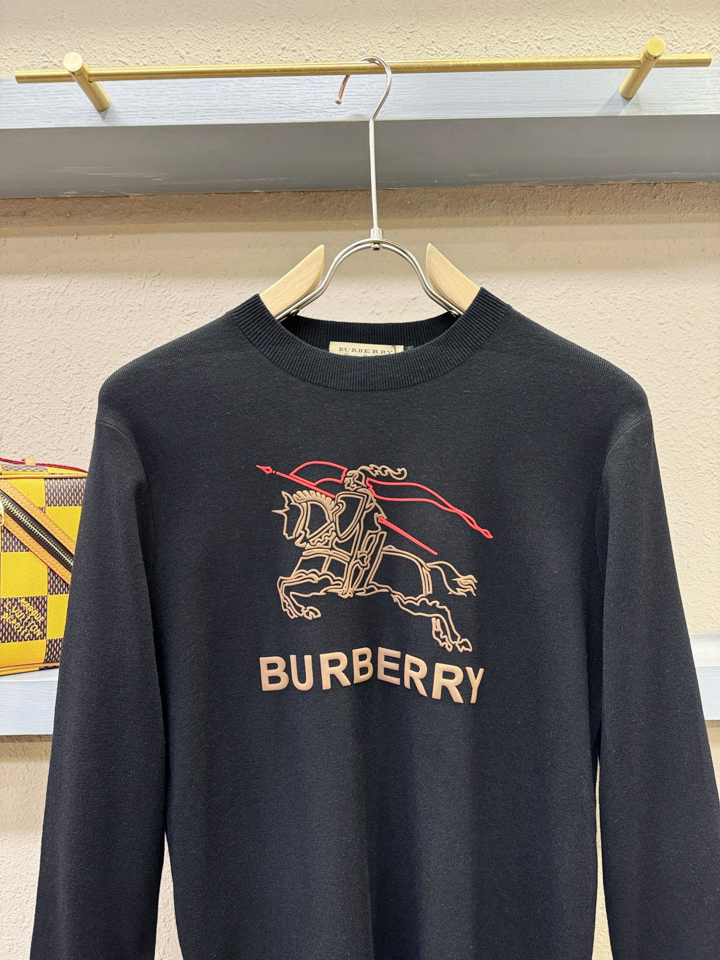 BURBERRY巴宝莉 2025新款毛衣，胸前logo设计！贸易公司渠道稀出，同步官网发售！秋冬系列经典