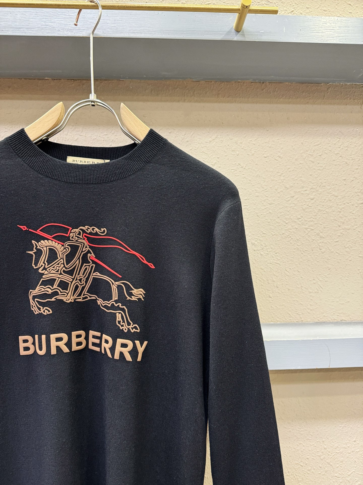 BURBERRY巴宝莉 2025新款毛衣，胸前logo设计！贸易公司渠道稀出，同步官网发售！秋冬系列经典