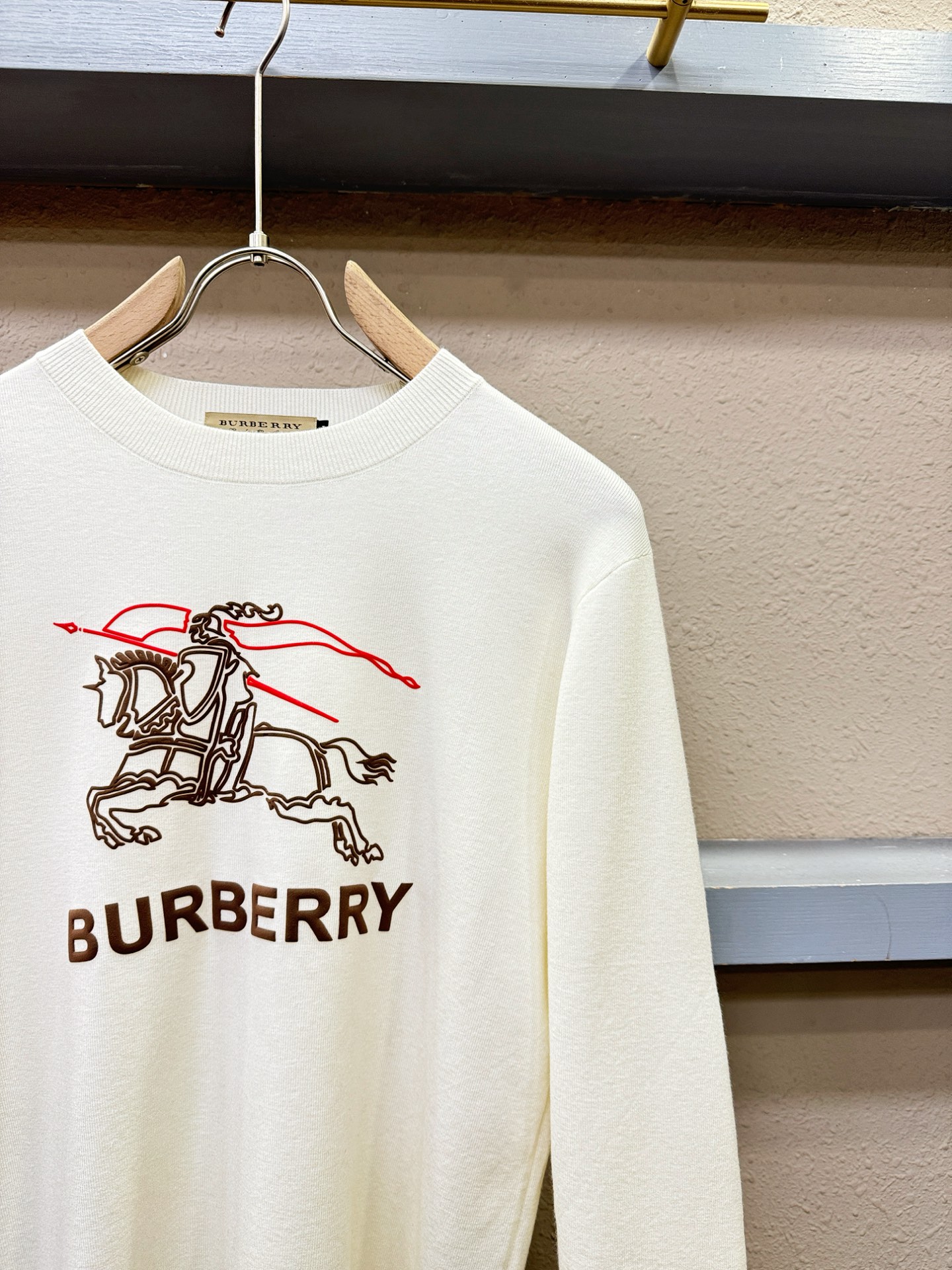 BURBERRY巴宝莉 2025新款毛衣，胸前logo设计！贸易公司渠道稀出，同步官网发售！秋冬系列经典