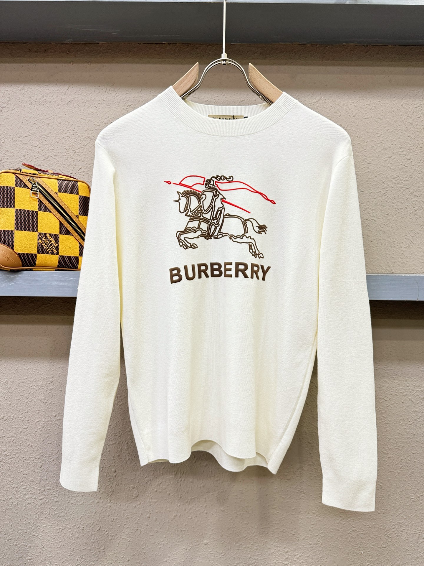 BURBERRY巴宝莉 2025新款毛衣，胸前logo设计！贸易公司渠道稀出，同步官网发售！秋冬系列经典