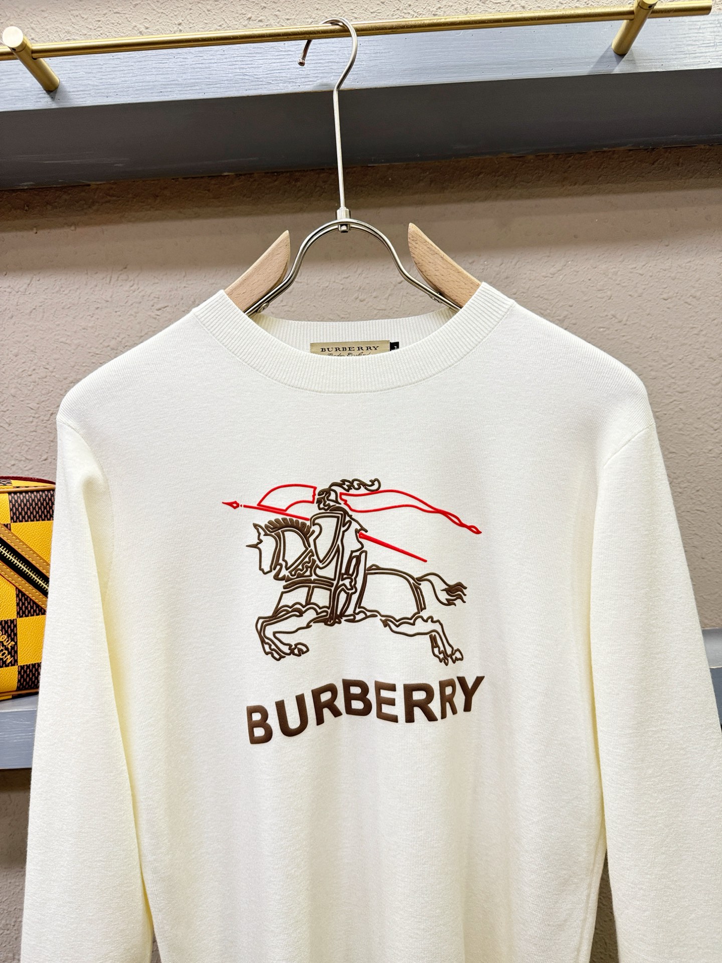 BURBERRY巴宝莉 2025新款毛衣，胸前logo设计！贸易公司渠道稀出，同步官网发售！秋冬系列经典