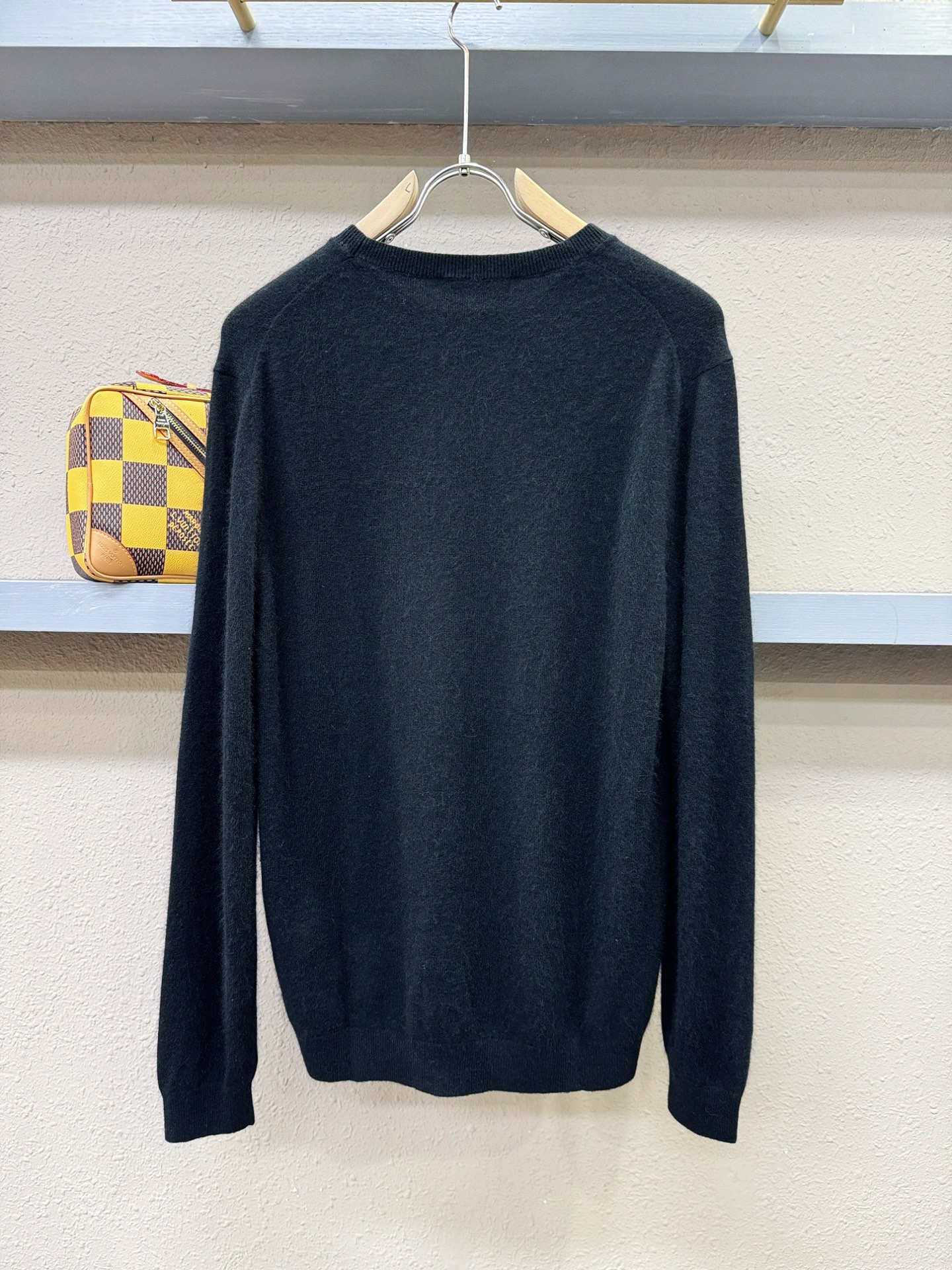 FENDI芬迪 2025秋冬新款羊绒毛衣，顶级羊绒面料，logo图案设计，胸前logo设计！秋冬系列经典