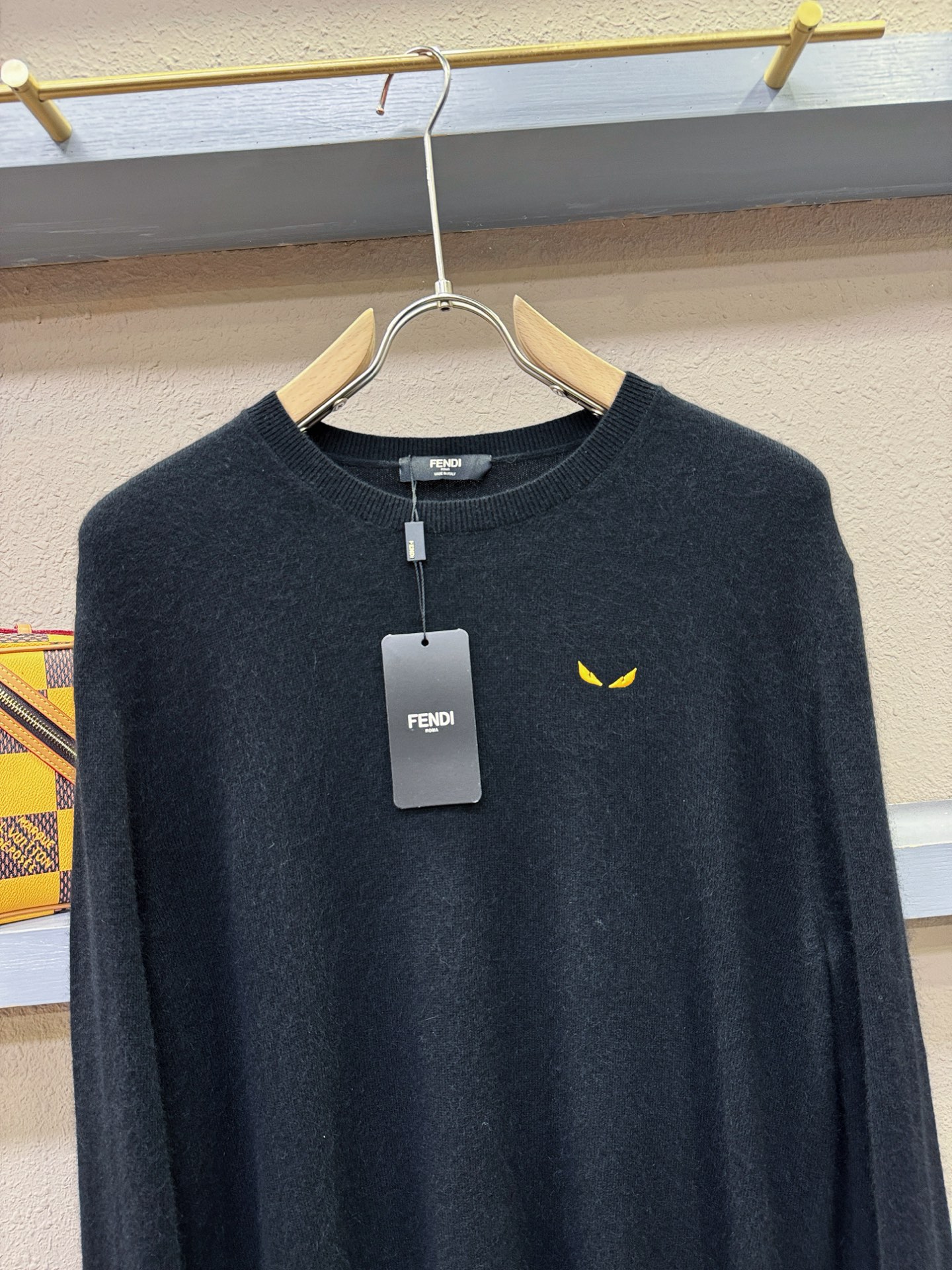 FENDI芬迪 2025秋冬新款羊绒毛衣，顶级羊绒面料，logo图案设计，胸前logo设计！秋冬系列经典