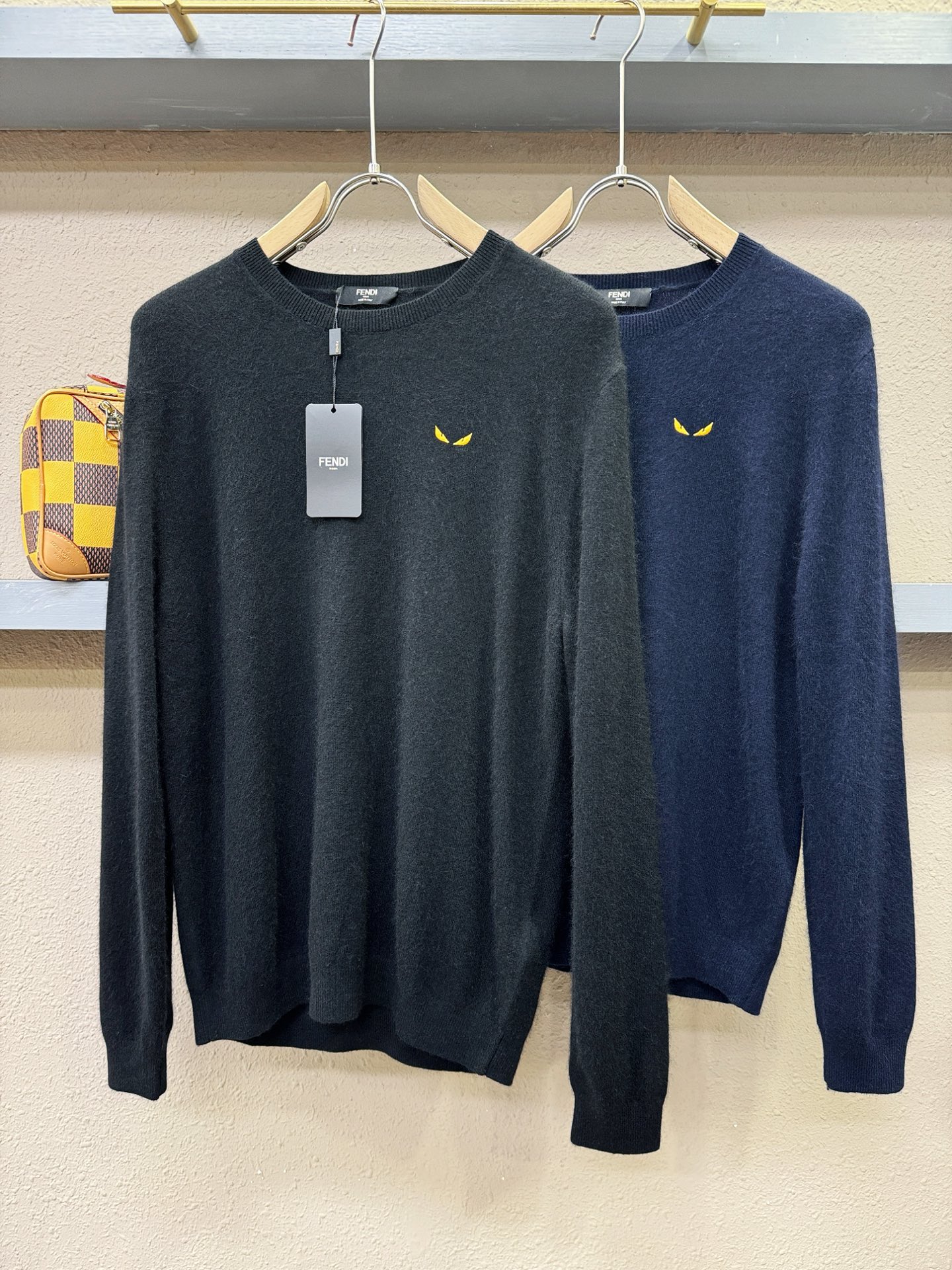 FENDI芬迪 2025秋冬新款羊绒毛衣，顶级羊绒面料，logo图案设计，胸前logo设计！秋冬系列经典