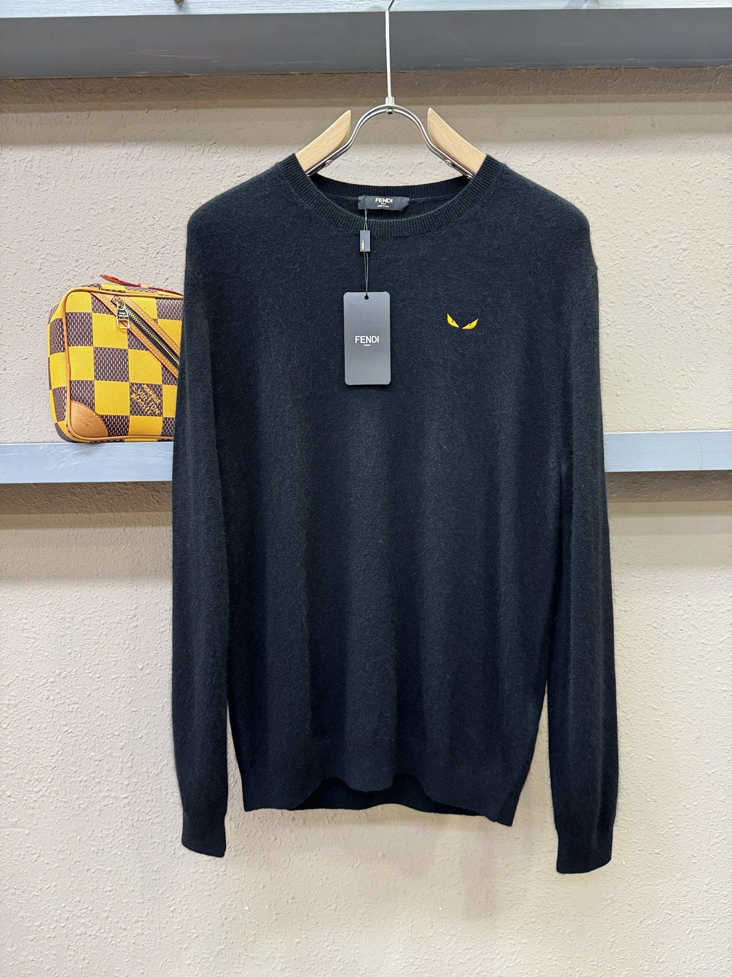 FENDI芬迪 2025秋冬新款羊绒毛衣，顶级羊绒面料，logo图案设计，胸前logo设计！秋冬系列经典