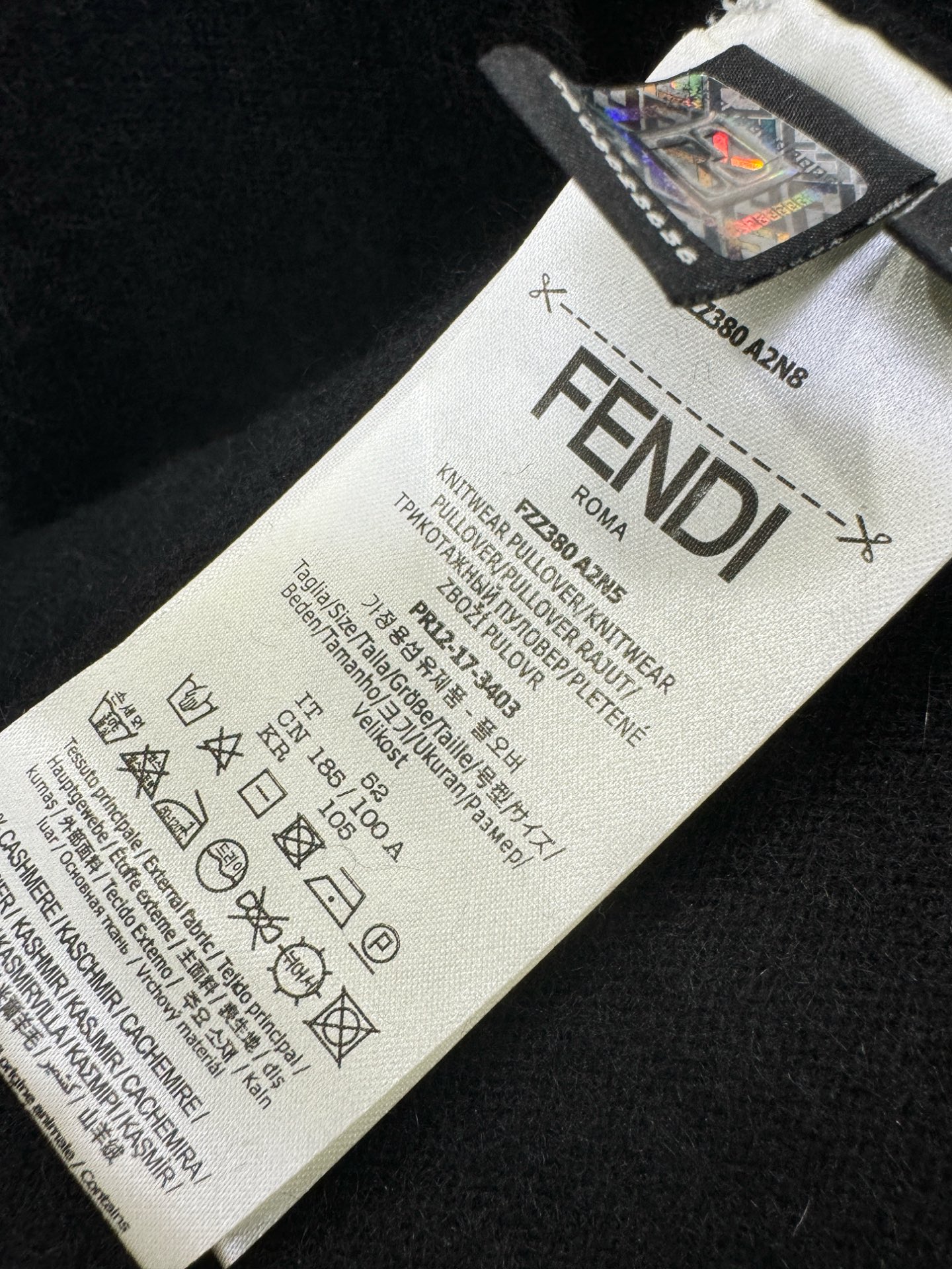 FENDI芬迪 2025秋冬新款羊绒毛衣，顶级羊绒面料，logo图案设计，胸前logo设计！秋冬系列经典