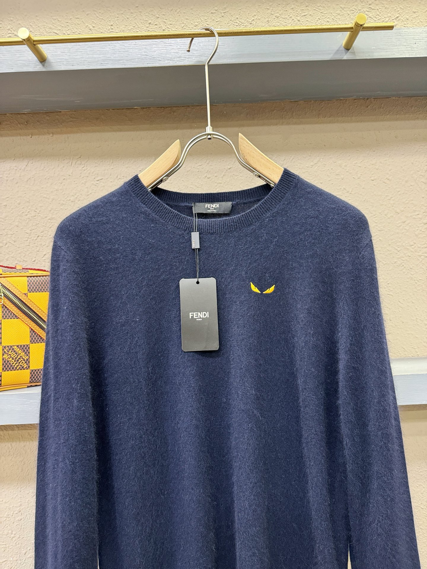 FENDI芬迪 2025秋冬新款羊绒毛衣，顶级羊绒面料，logo图案设计，胸前logo设计！秋冬系列经典