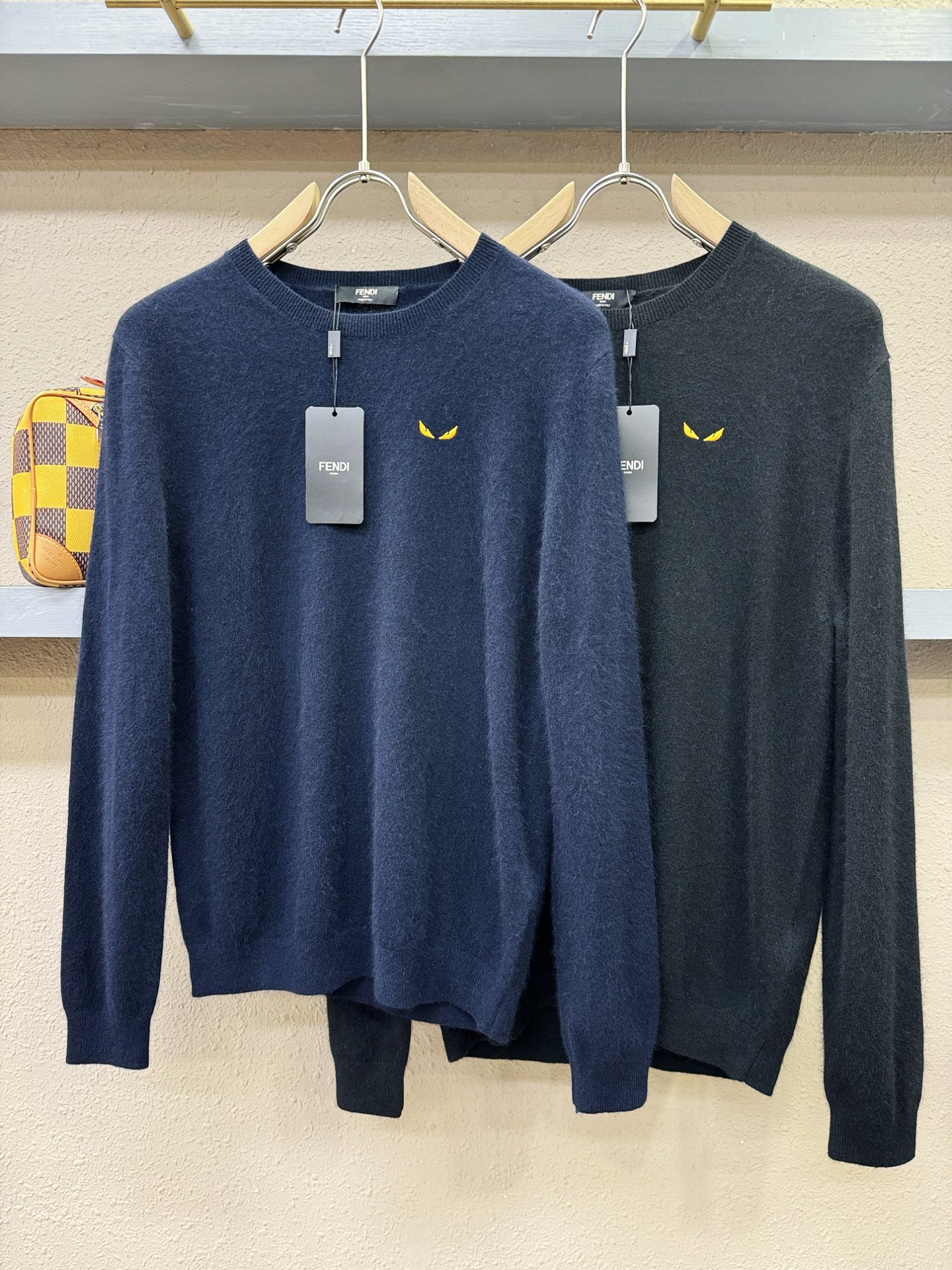 FENDI芬迪 2025秋冬新款羊绒毛衣，顶级羊绒面料，logo图案设计，胸前logo设计！秋冬系列经典