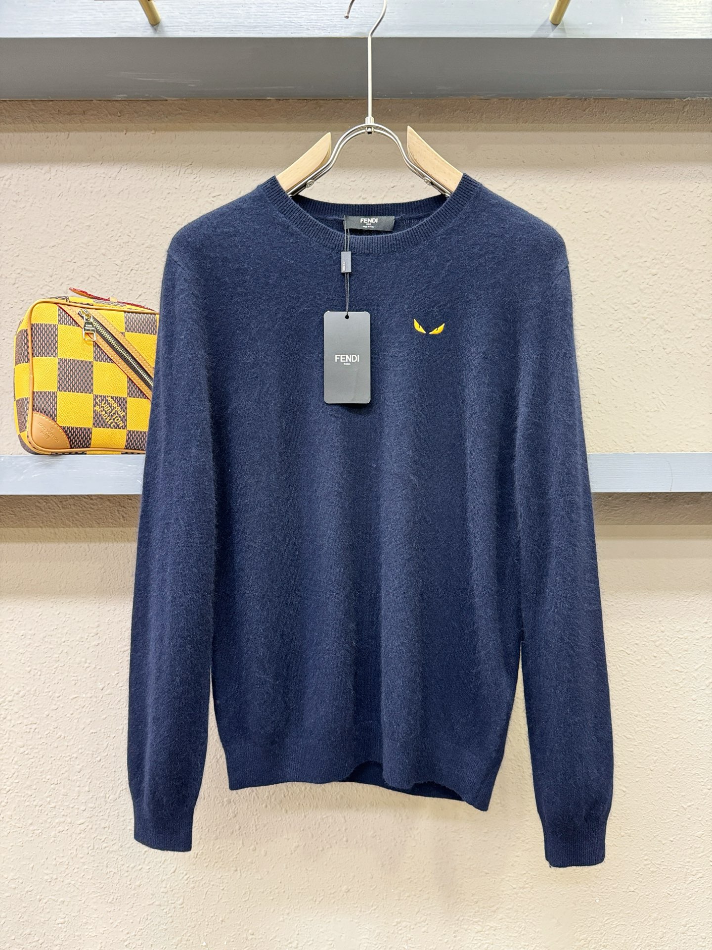 FENDI芬迪 2025秋冬新款羊绒毛衣，顶级羊绒面料，logo图案设计，胸前logo设计！秋冬系列经典