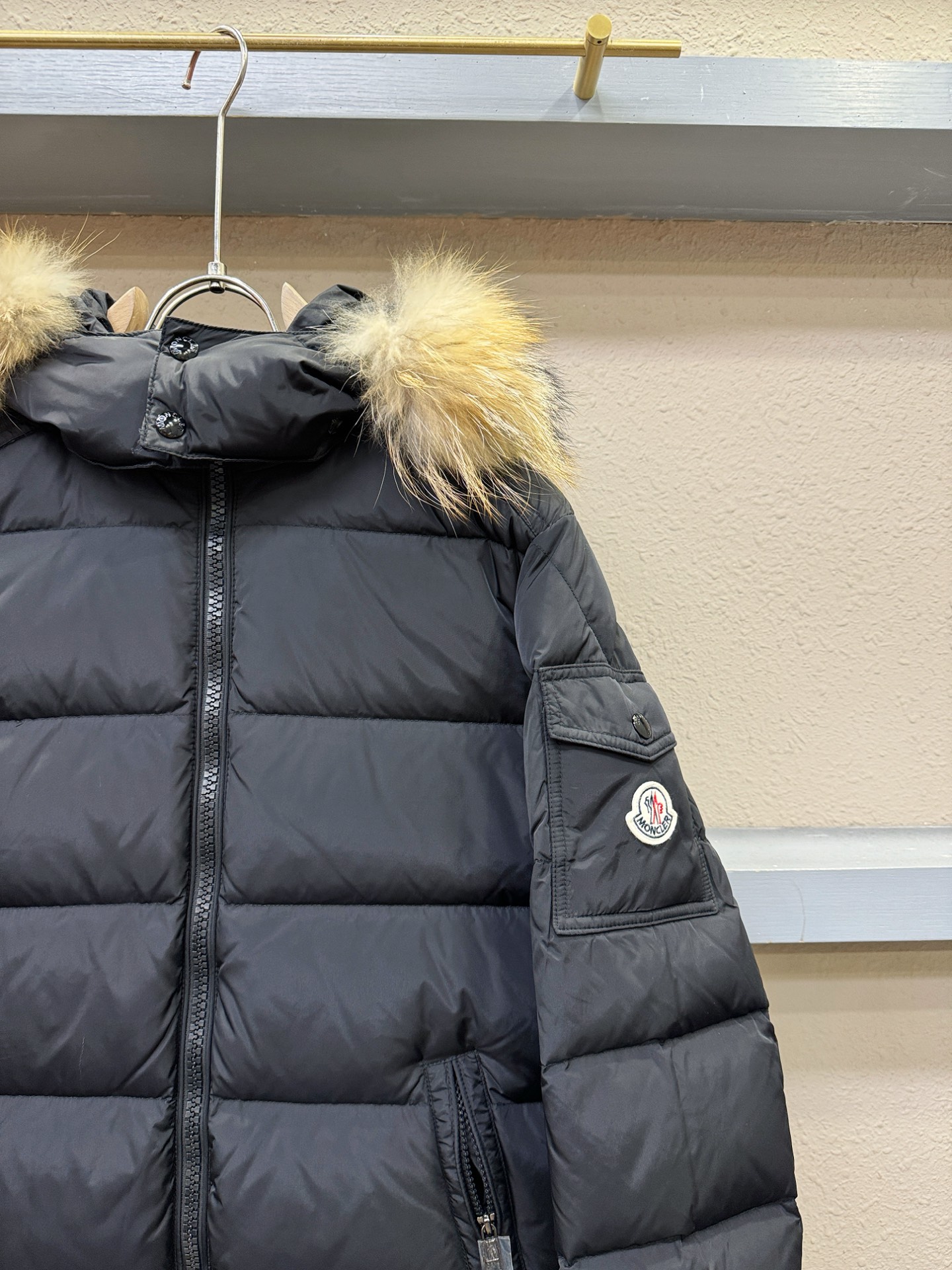 Moncler蒙口 2025新款羽绒服，秀场新品，品相非常完美，专柜高科技防水面料，内里90%白鹅绒填充