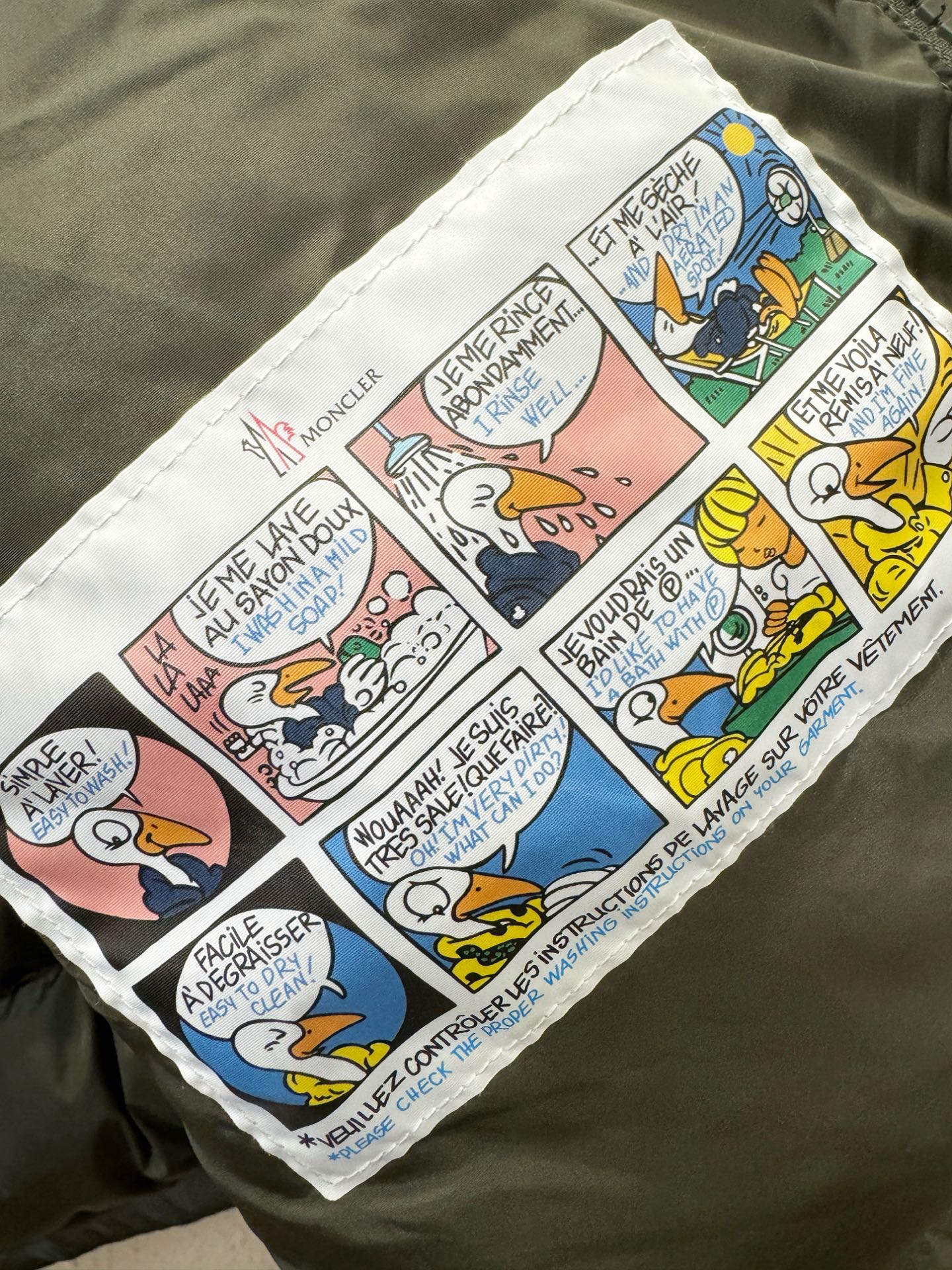 Moncler蒙口 2025新款羽绒服，秀场新品，品相非常完美，专柜高科技防水面料，内里90%白鹅绒填充