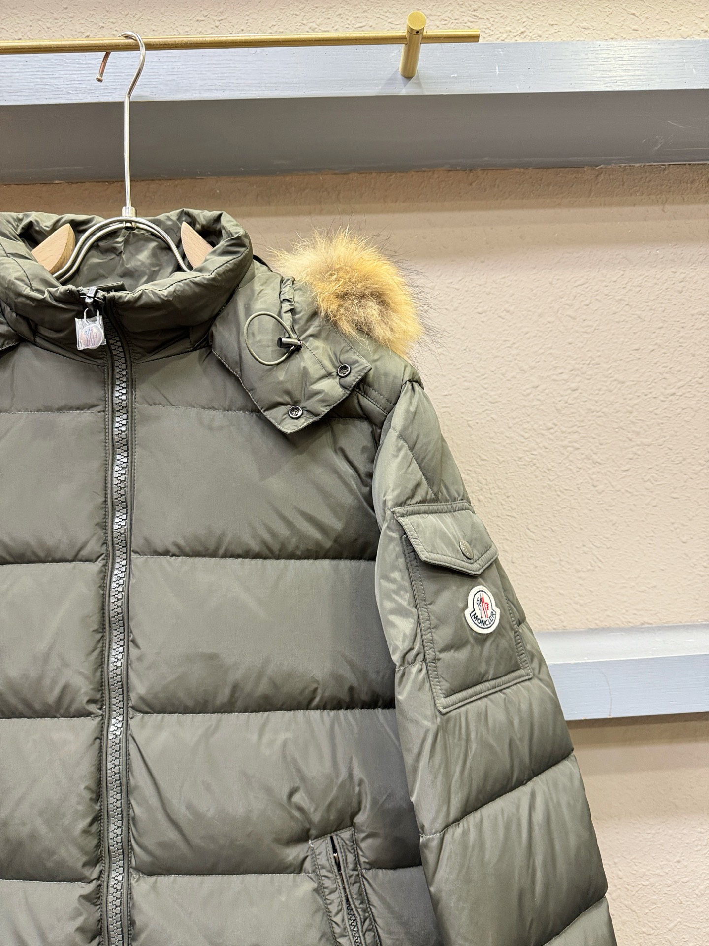 Moncler蒙口 2025新款羽绒服，秀场新品，品相非常完美，专柜高科技防水面料，内里90%白鹅绒填充