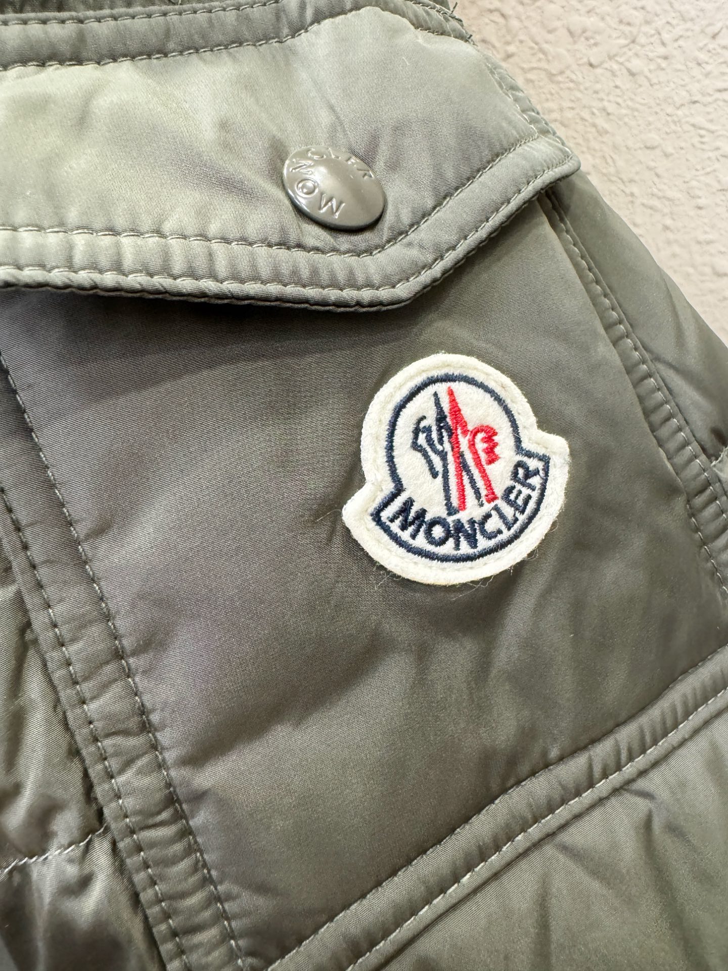 Moncler蒙口 2025新款羽绒服，秀场新品，品相非常完美，专柜高科技防水面料，内里90%白鹅绒填充