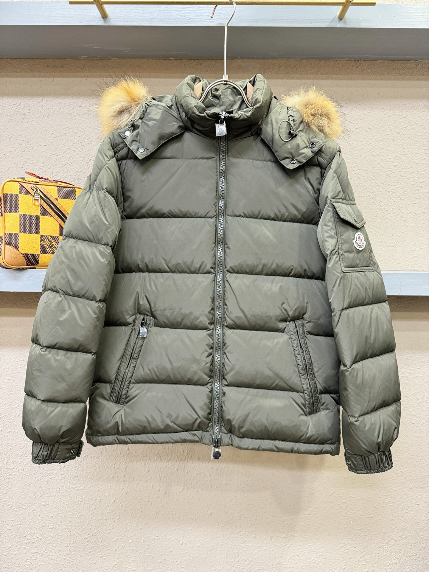 Moncler蒙口 2025新款羽绒服，秀场新品，品相非常完美，专柜高科技防水面料，内里90%白鹅绒填充