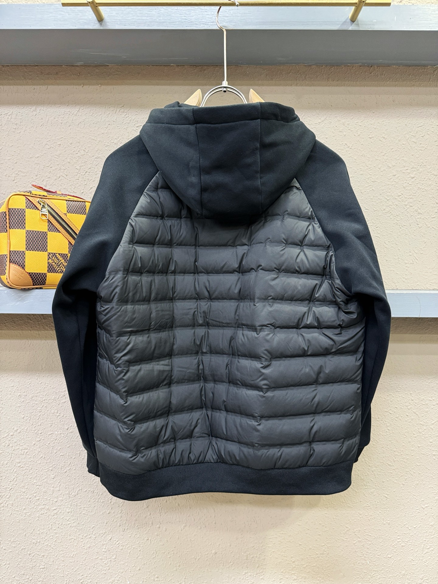 LV路易威登 2025新款外套，秀场新品，品相非常完美，专柜高科技防水面料，内里舒适保暖，色泽饱满诱人，