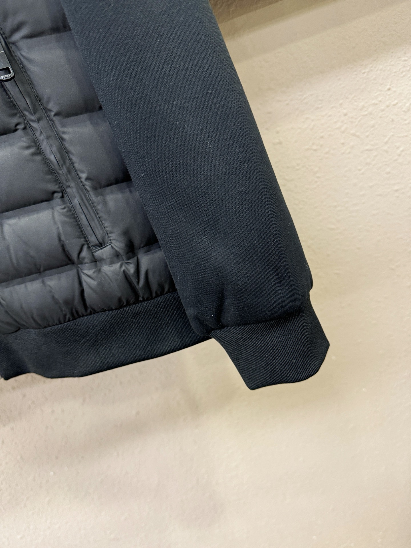 LV路易威登 2025新款外套，秀场新品，品相非常完美，专柜高科技防水面料，内里舒适保暖，色泽饱满诱人，