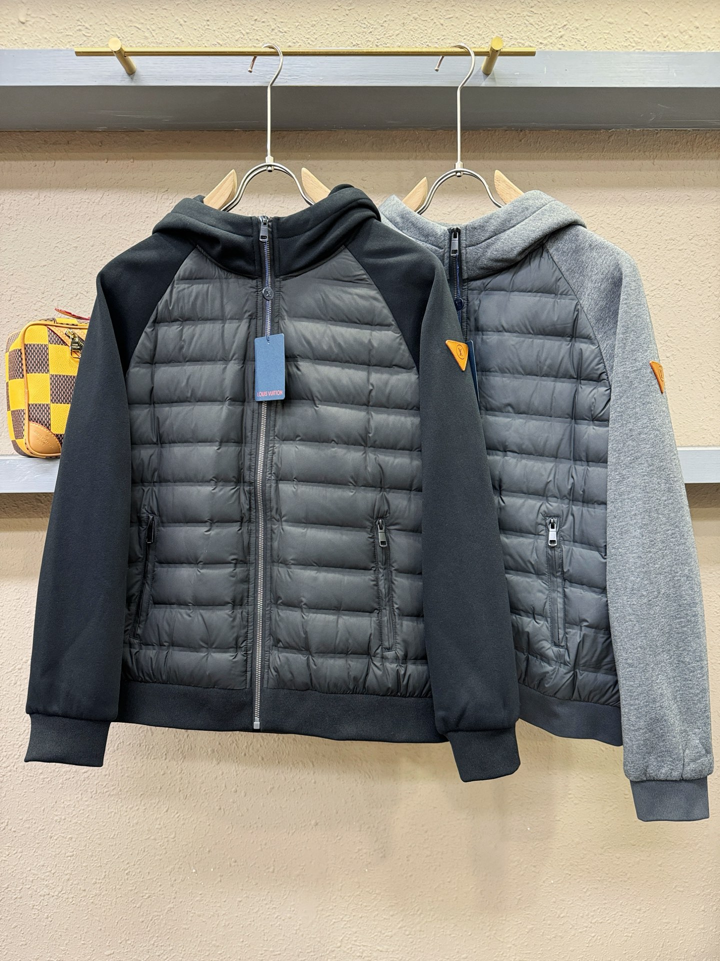 LV路易威登 2025新款外套，秀场新品，品相非常完美，专柜高科技防水面料，内里舒适保暖，色泽饱满诱人，