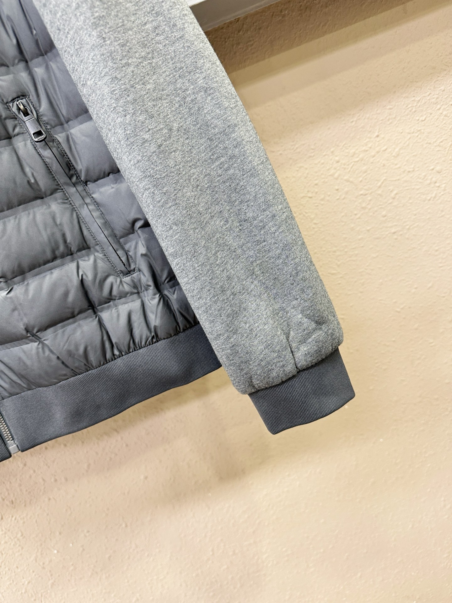 LV路易威登 2025新款外套，秀场新品，品相非常完美，专柜高科技防水面料，内里舒适保暖，色泽饱满诱人，