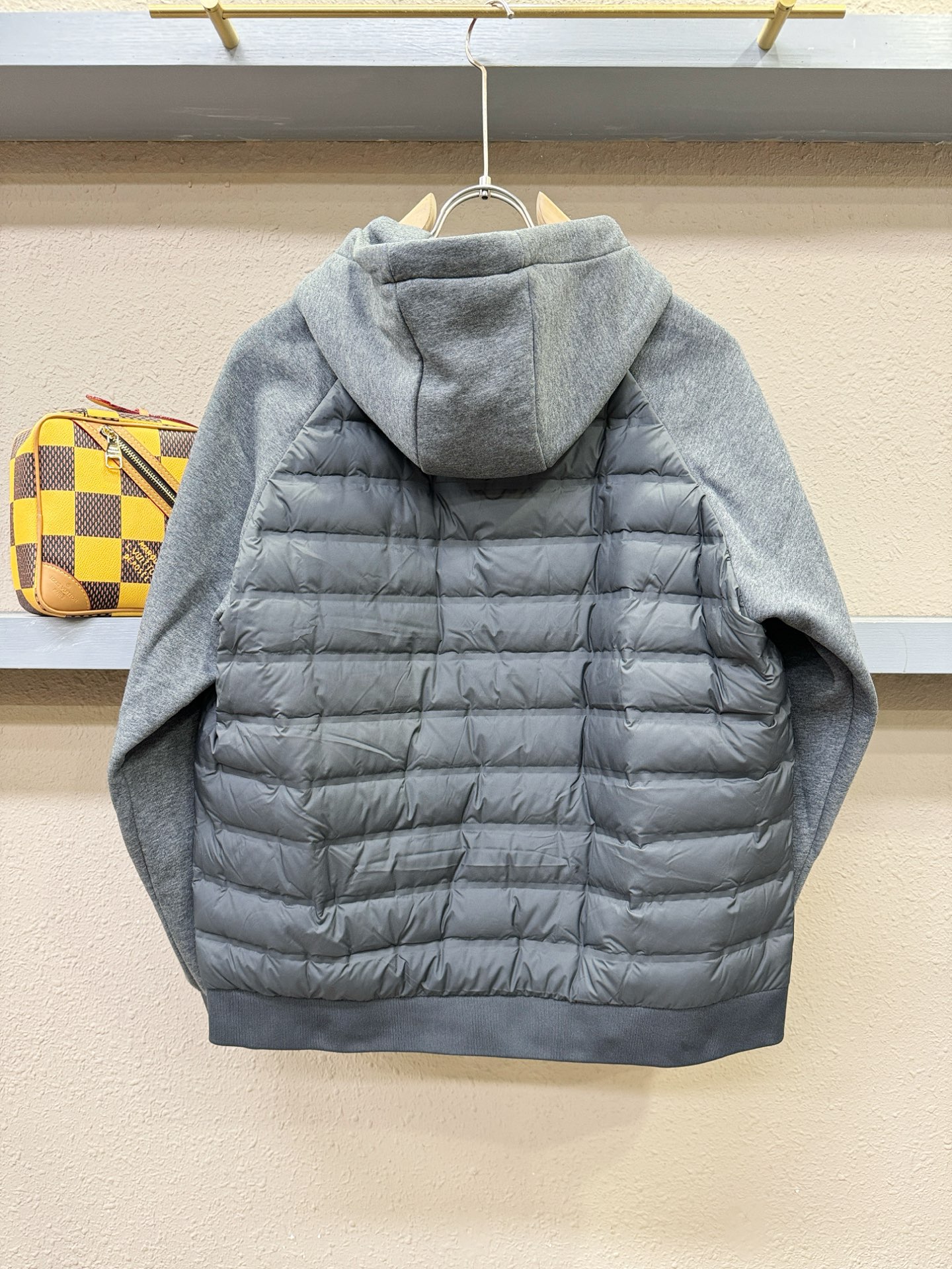 LV路易威登 2025新款外套，秀场新品，品相非常完美，专柜高科技防水面料，内里舒适保暖，色泽饱满诱人，