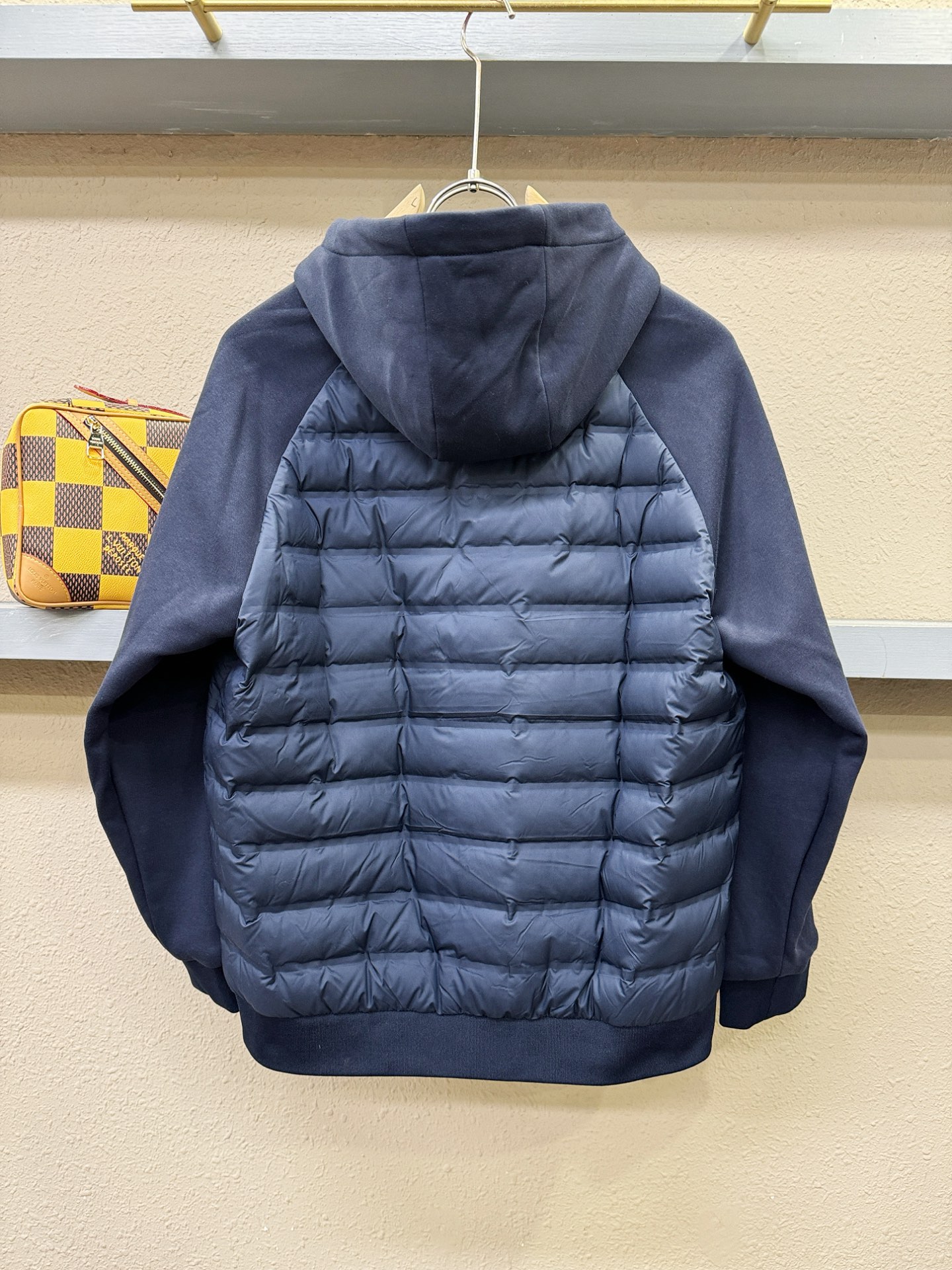 LV路易威登 2025新款外套，秀场新品，品相非常完美，专柜高科技防水面料，内里舒适保暖，色泽饱满诱人，