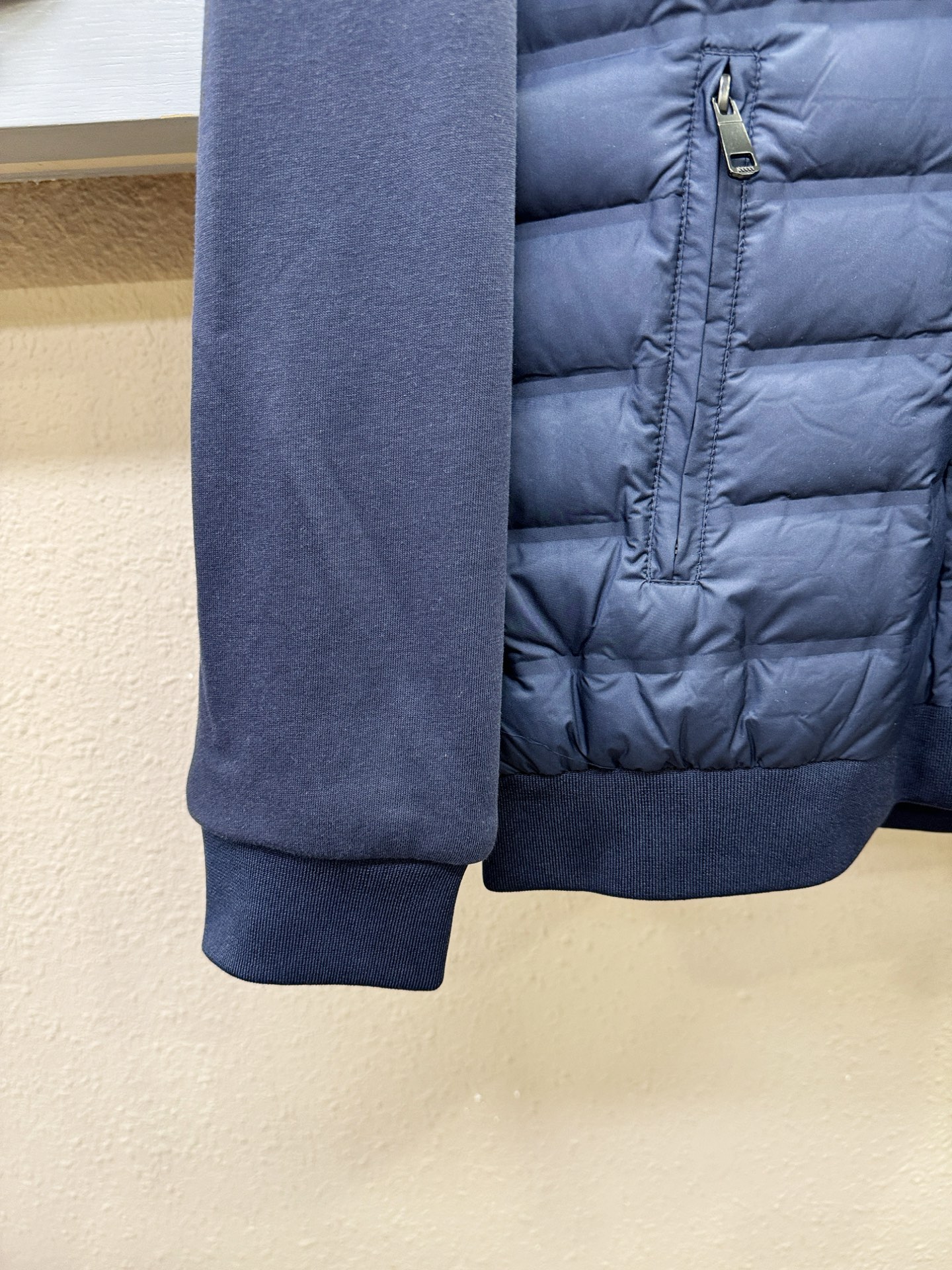 LV路易威登 2025新款外套，秀场新品，品相非常完美，专柜高科技防水面料，内里舒适保暖，色泽饱满诱人，