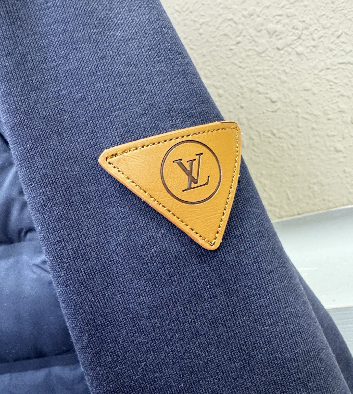 LV路易威登 2025新款外套，秀场新品，品相非常完美，专柜高科技防水面料，内里舒适保暖，色泽饱满诱人，